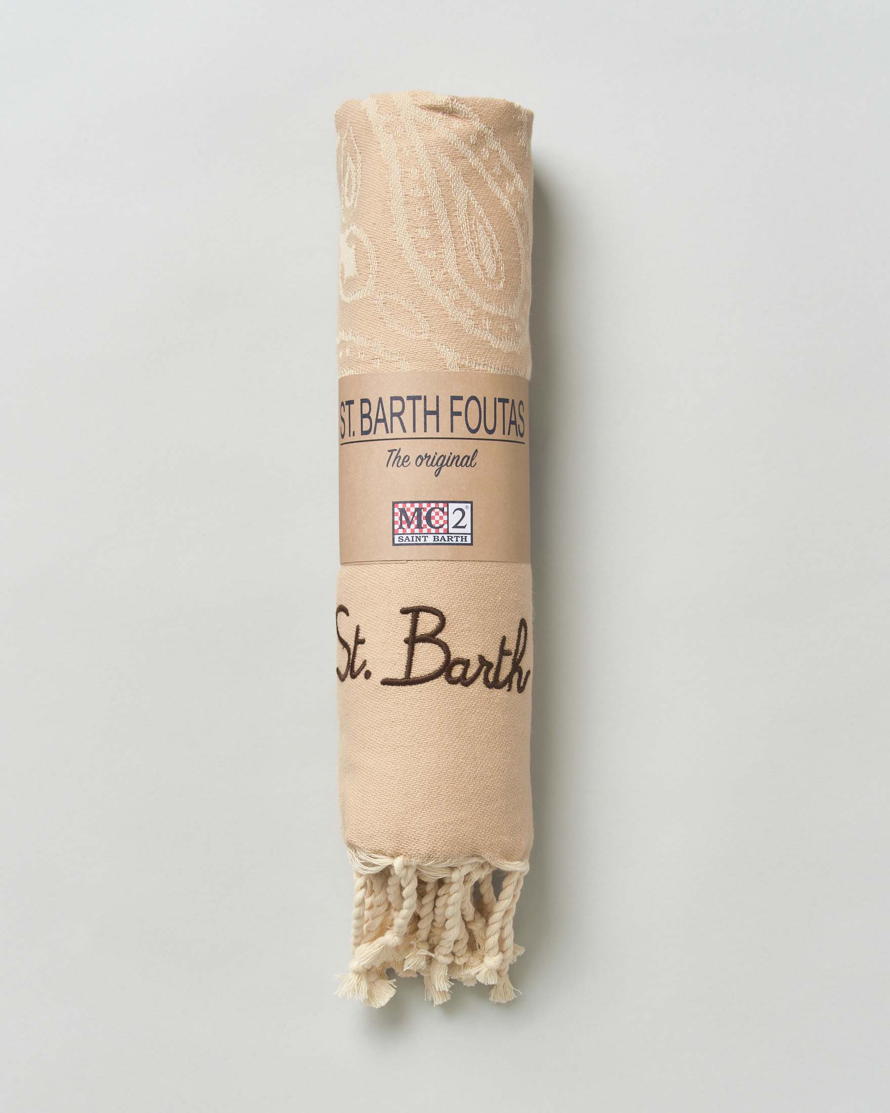 Telo mare beige in cotone a fantasia bandana con frange al fondo e scritta logo ricamata