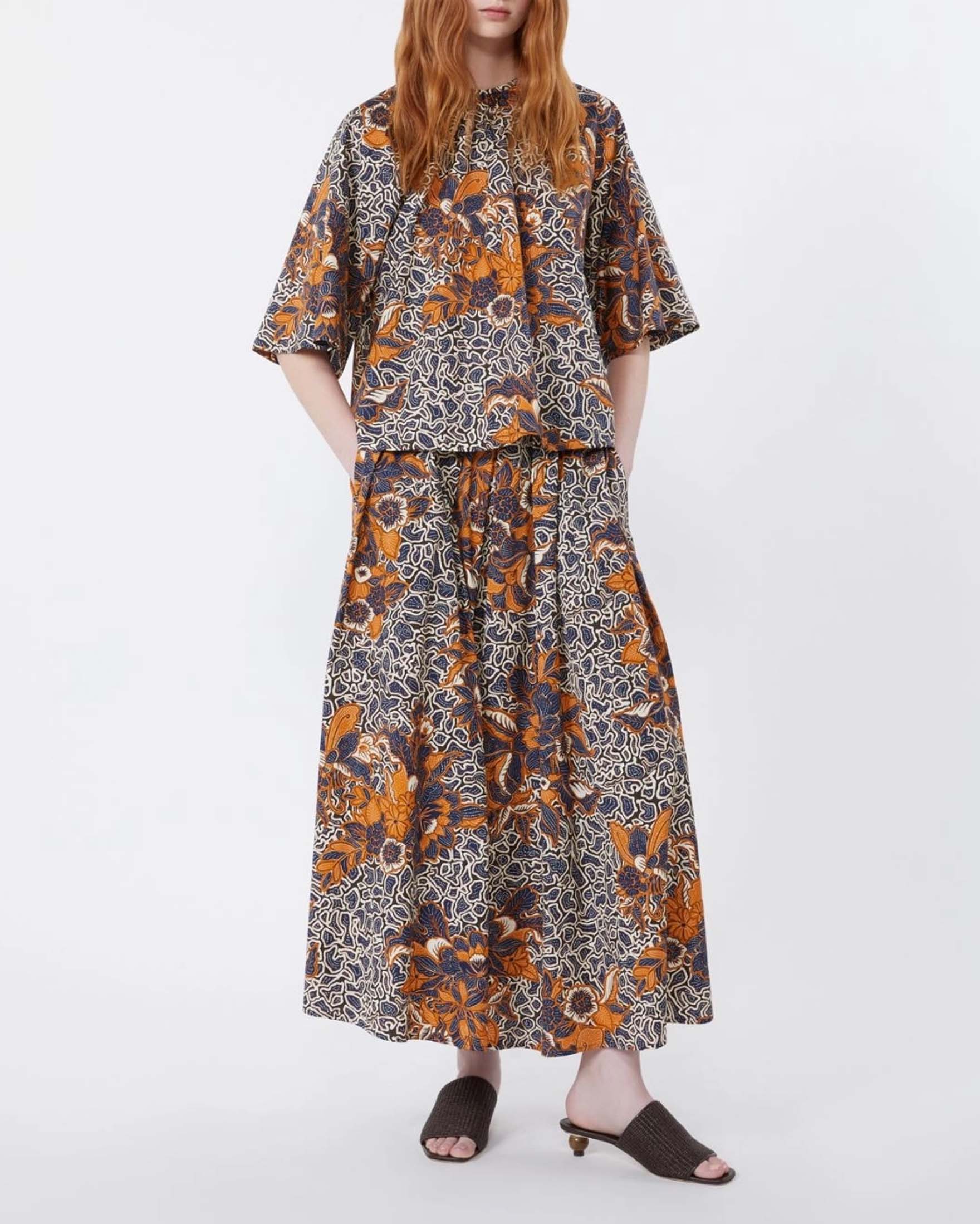 Gonna lunga a pieghe Weekend Max Mara blu in popeline di cotone con stampa floreale colorata