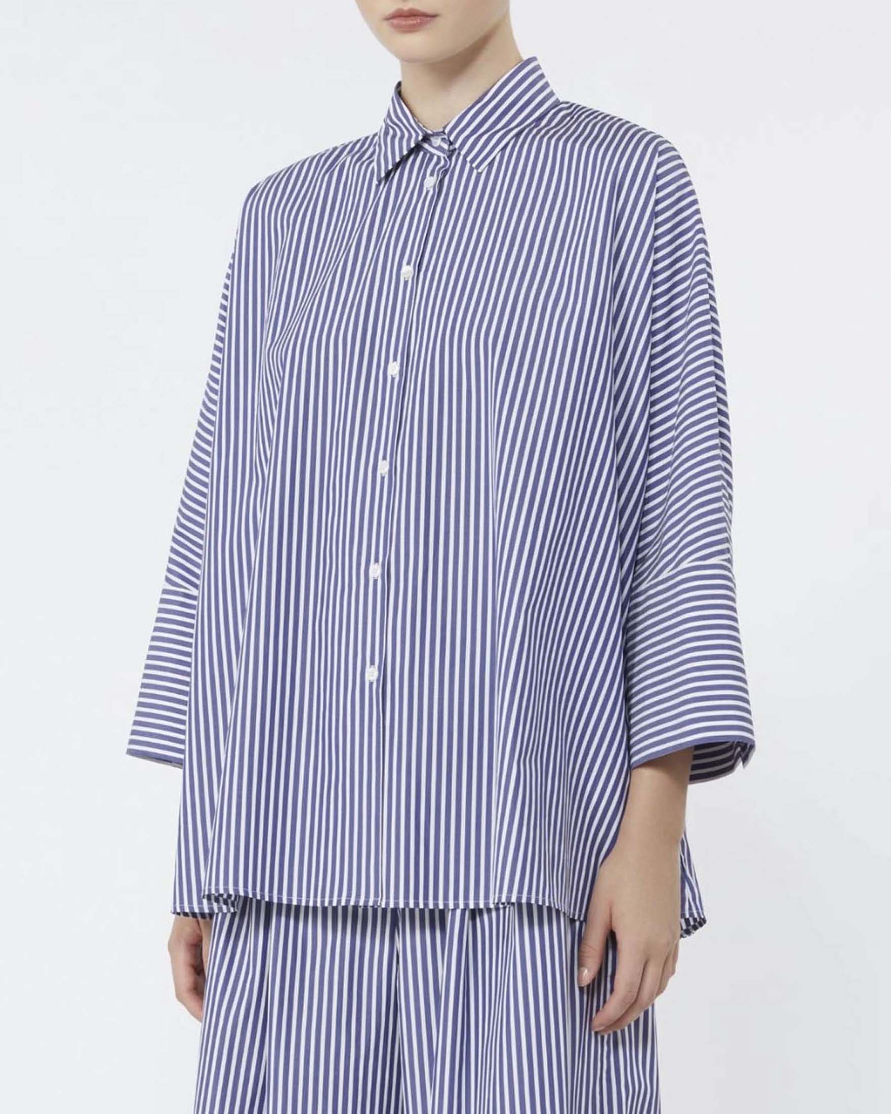 Camicia over Weekend in popeline a righe blu e bianche con maniche a tre quarti