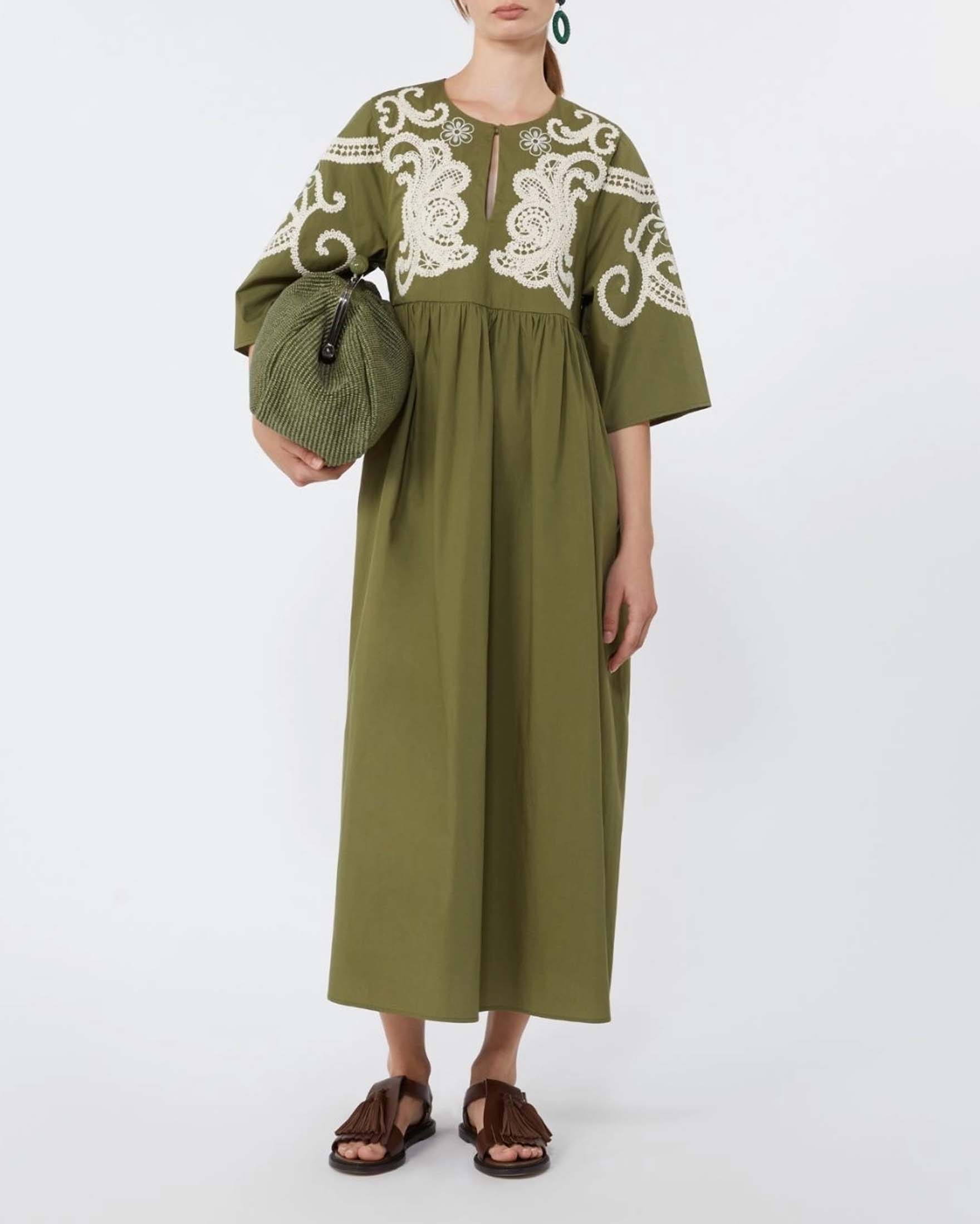 Abito lungo Weekend Max Mara militare in popeline con ricami a contrasto e arricciatura in vita