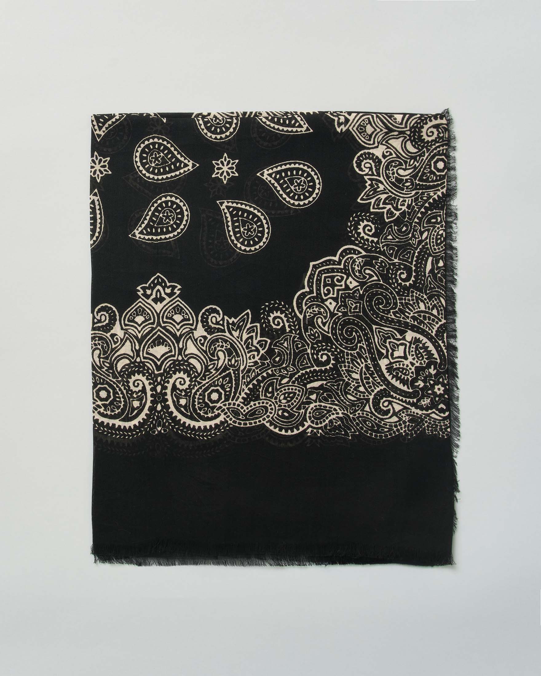 Foulard nero Raja in misto cotone e modal con stampa paisley e bordi sfrangiati