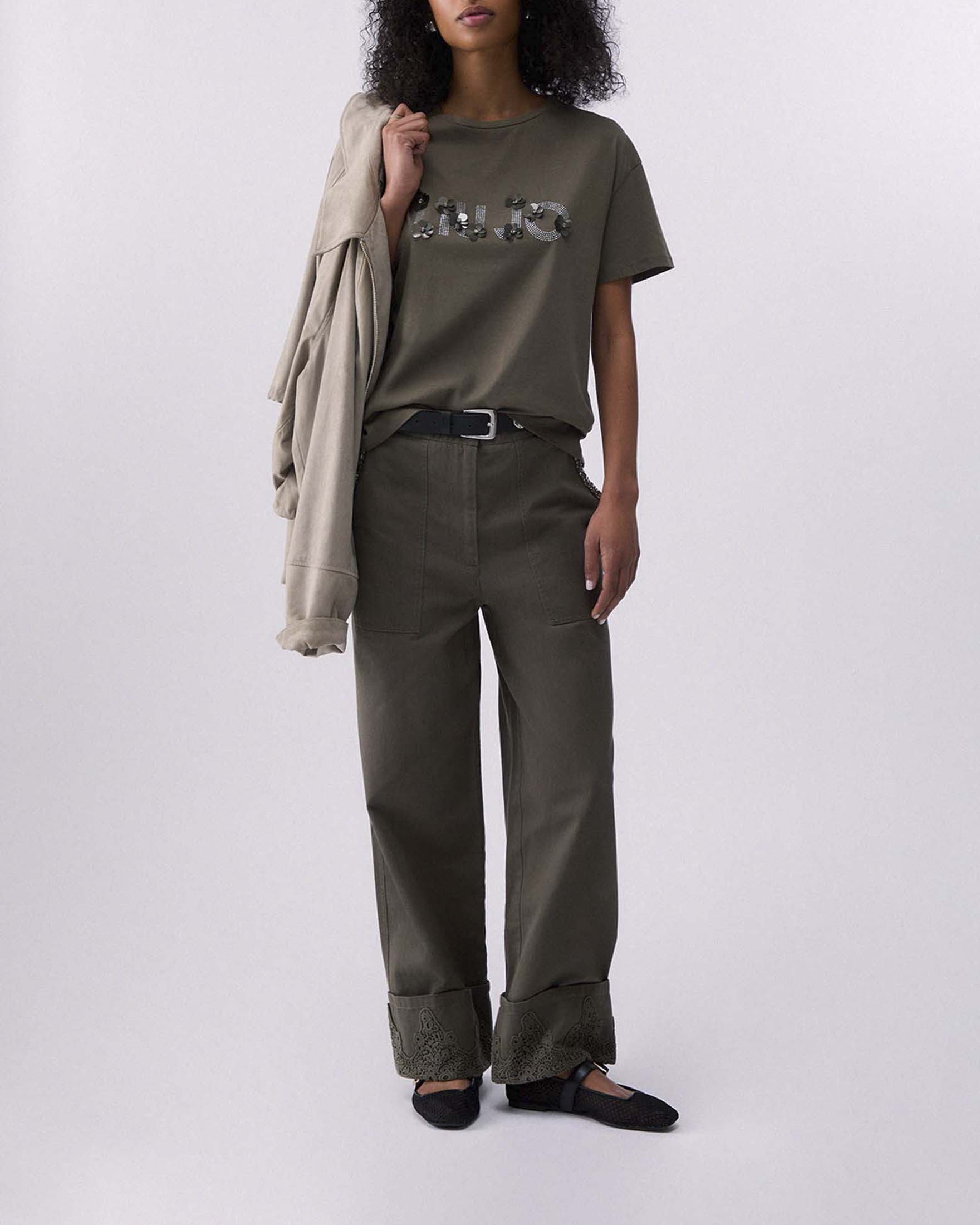 T-shirt Liu Jo verde militare a maniche corte con logo e applicazioni gioiello floreali