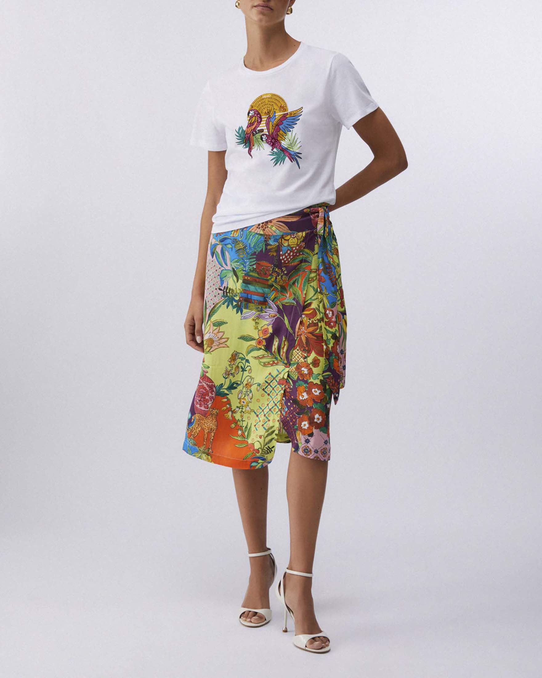 T-shirt Liu Jo bianca con stampa pappagallo colorata e strass applicati