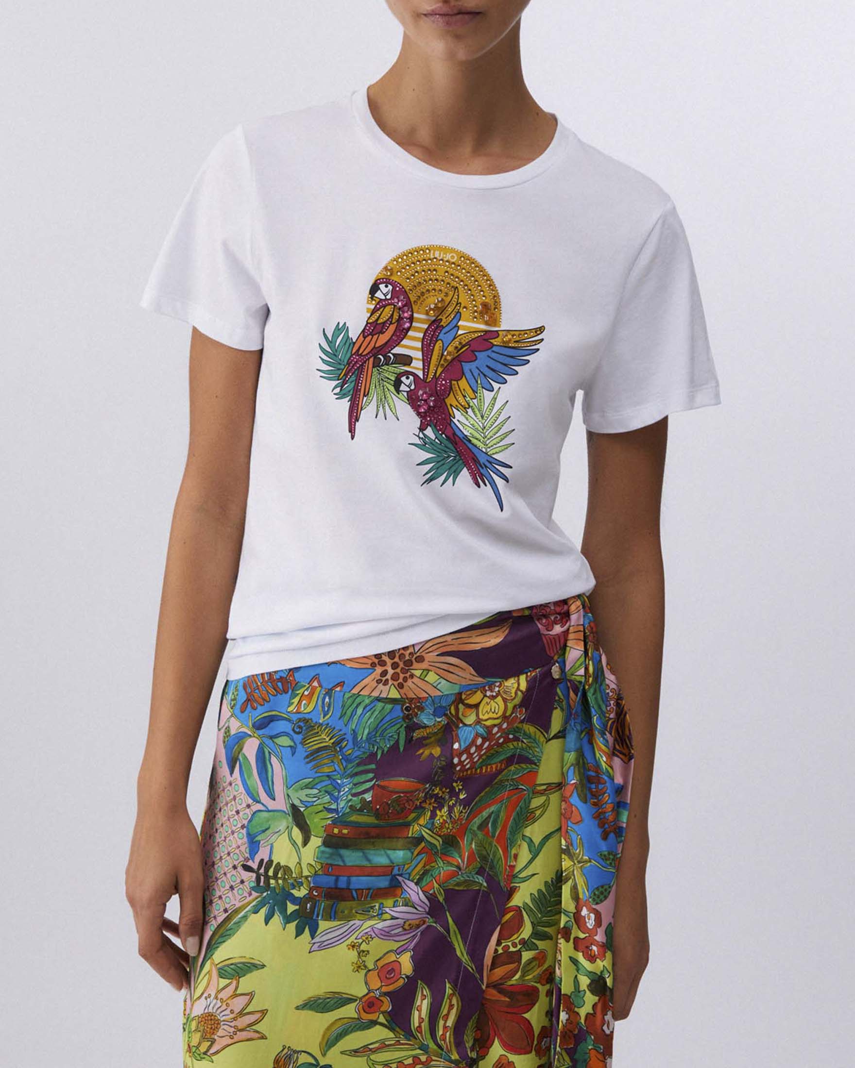 T-shirt Liu Jo bianca con stampa pappagallo colorata e strass applicati image