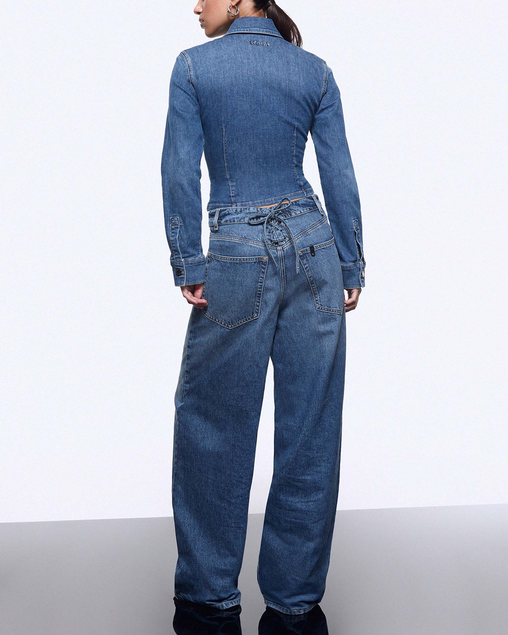 Camicia Elodie x Liu Jo in denim con cut out sul davanti e dettagli lace-up image