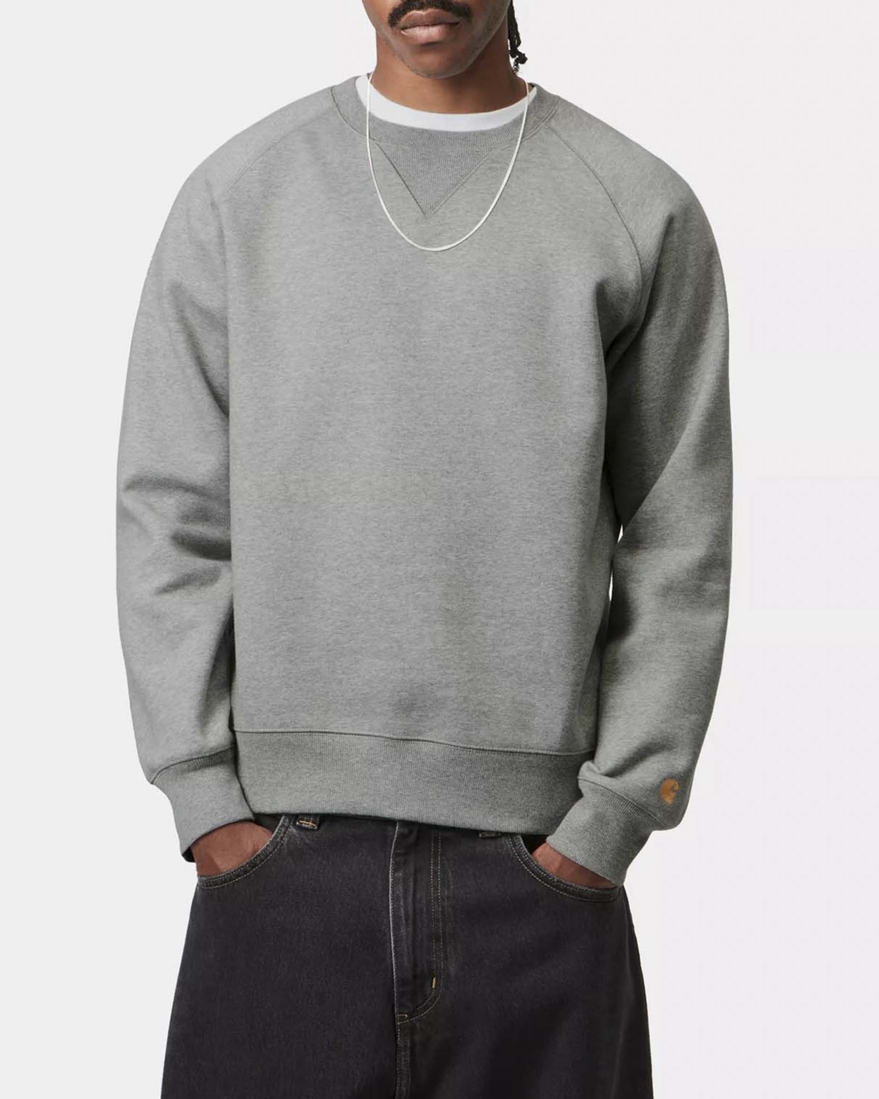 Felpa Carhartt Chase girocollo grigia con maniche raglan image