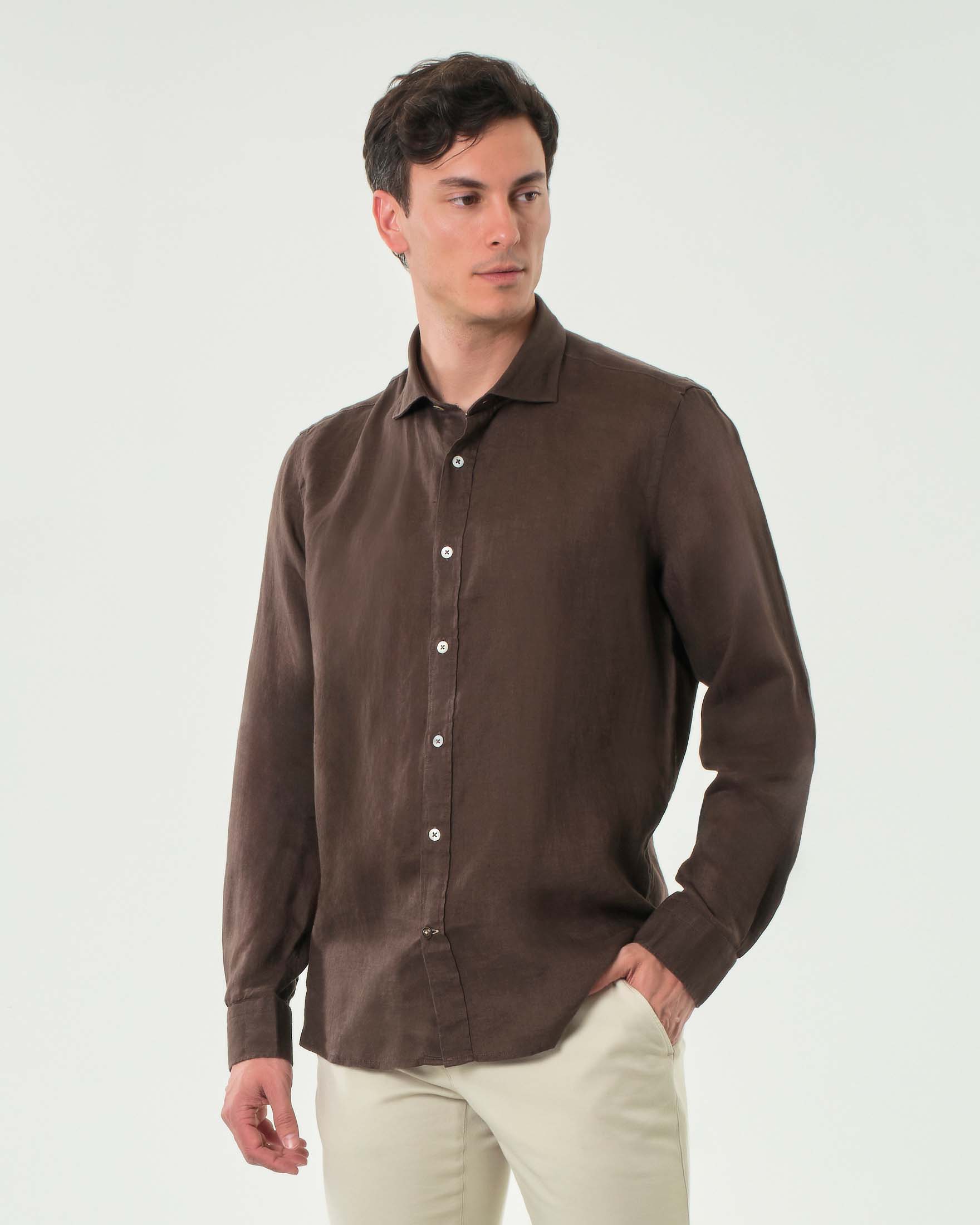 Camicia marrone in puro lino con collo alla francese