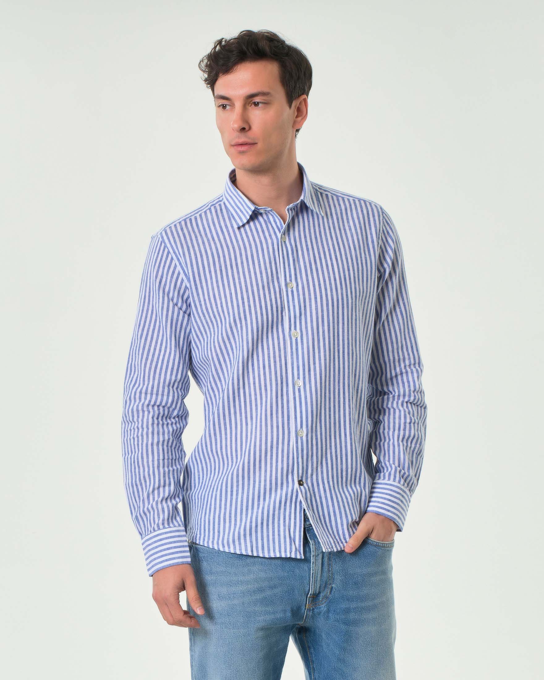 Camicia Alley Docks a righe bianche e celesti in misto lino e cotone con colletto alla francese