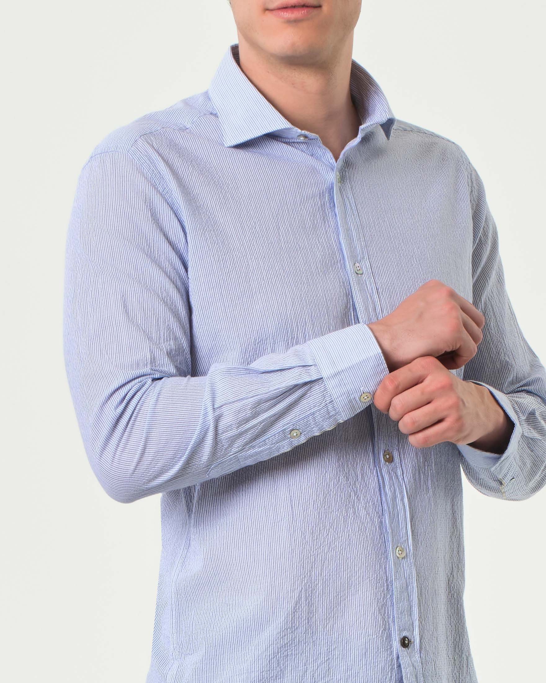 Camicia Alley Docks azzurra micro riga in seersucker di cotone stretch con colletto alla francese image