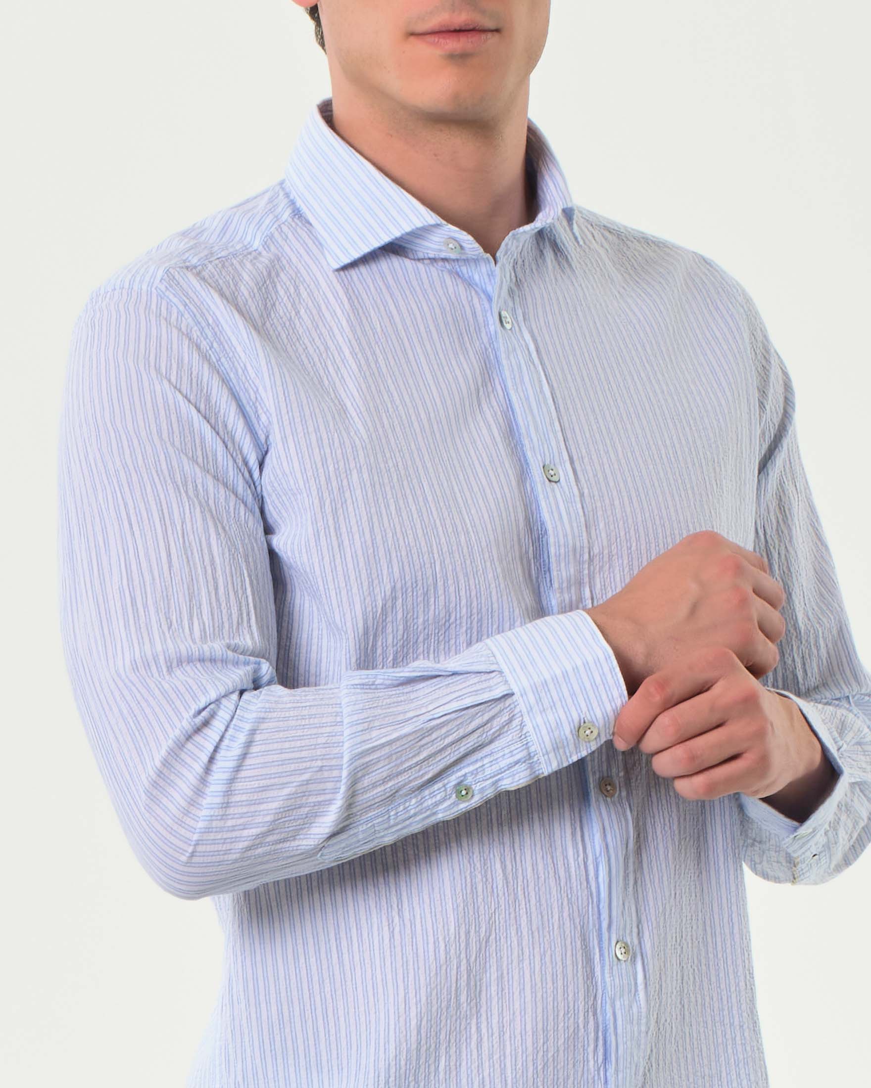 Camicia Alley Docks a righe azzurre e bianche in seersucker di cotone stretch con colletto alla francese image