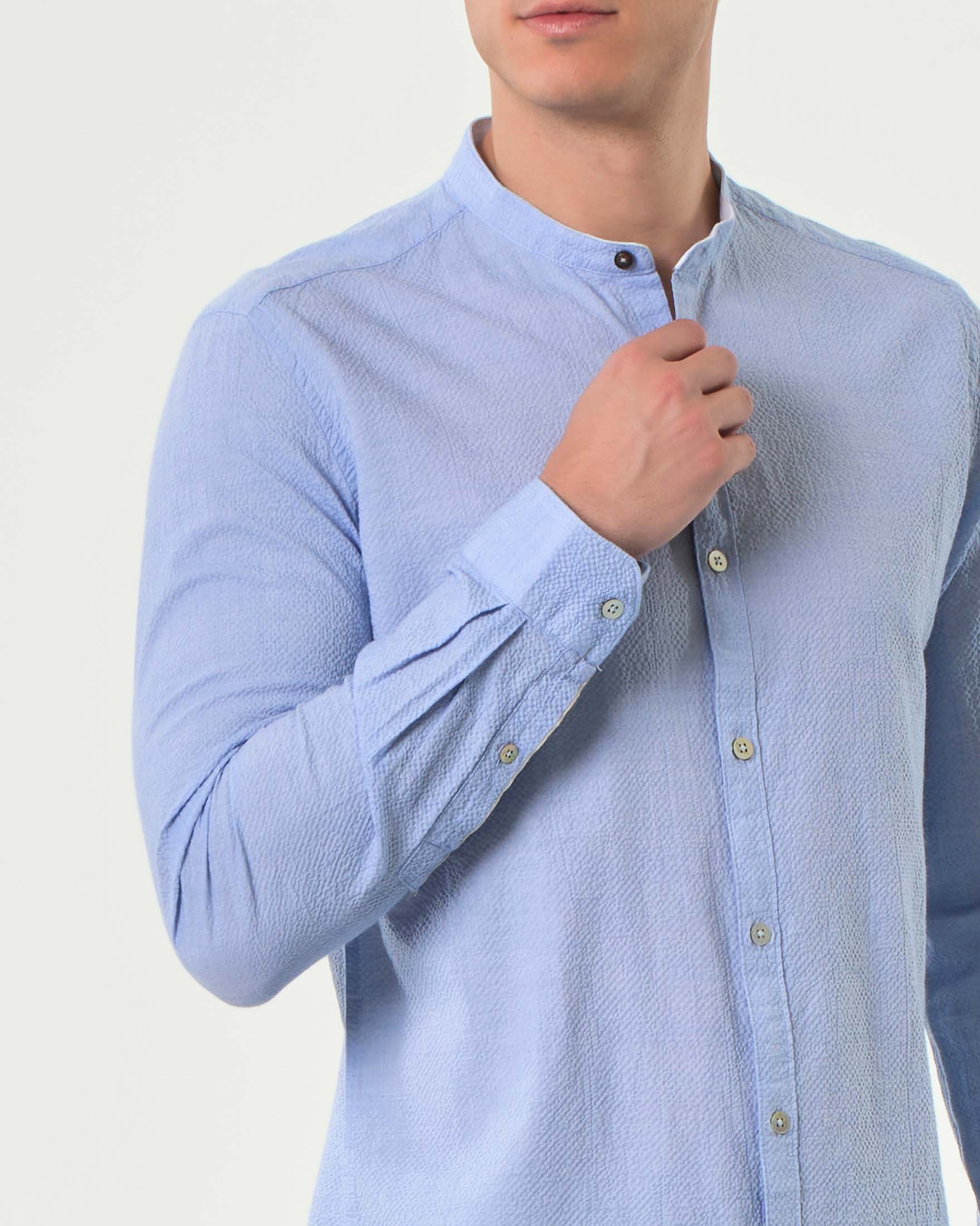 Camicia Alley Docks azzurra con colletto alla coreana in seersucker di cotone stretch image