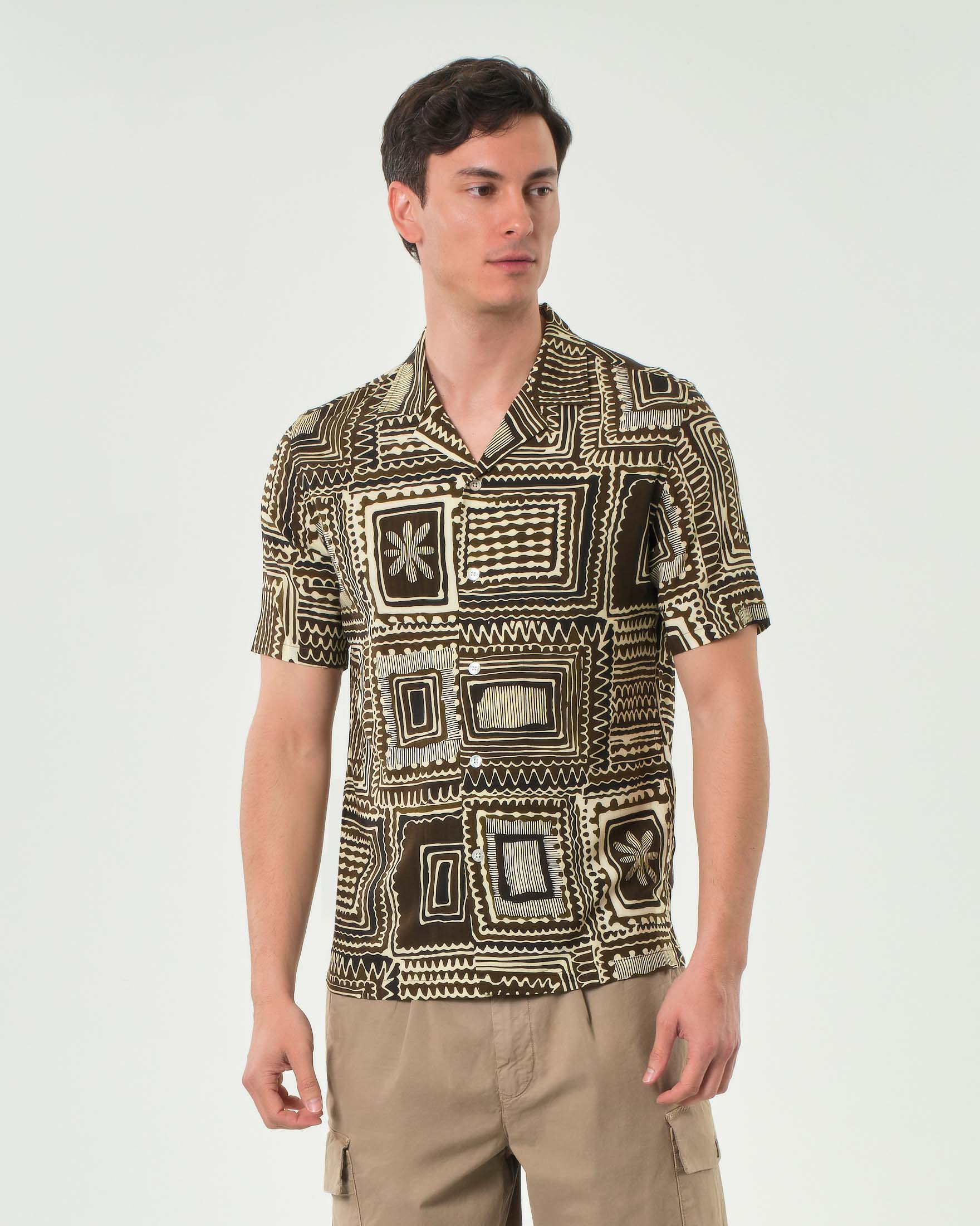 Camicia mezza manica Alley Docks marrone in viscosa con fantasia etnica