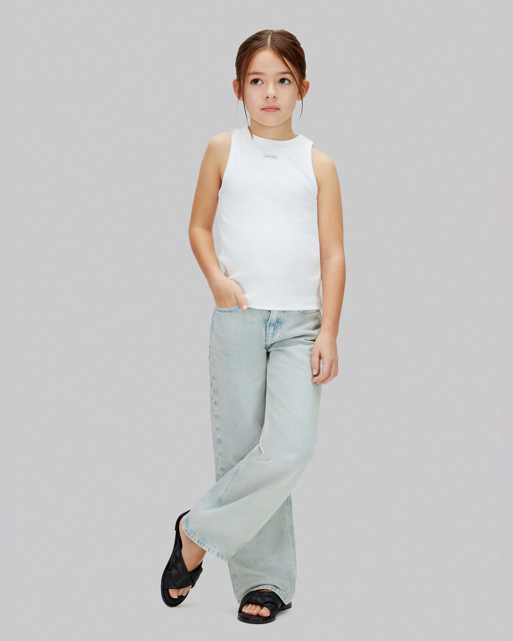 Canotta Calvin Klein bianca a costine con patch logo bianco