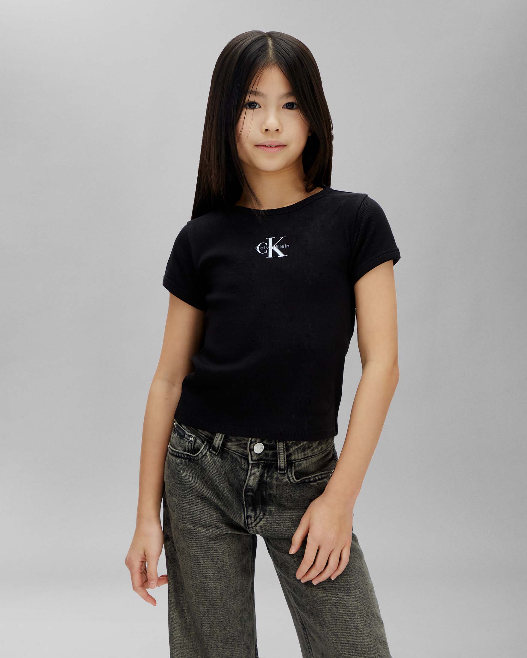 T-shirt Calvin Klein nera con logo monogram bianco