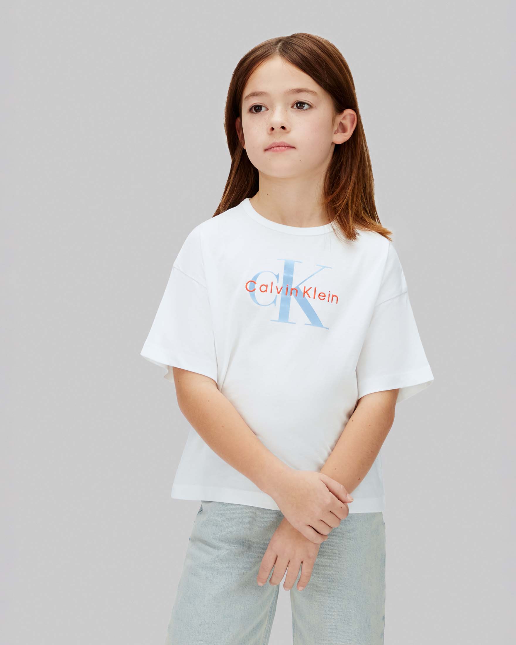 T-shirt bianca con logo monogram multicolor laminato