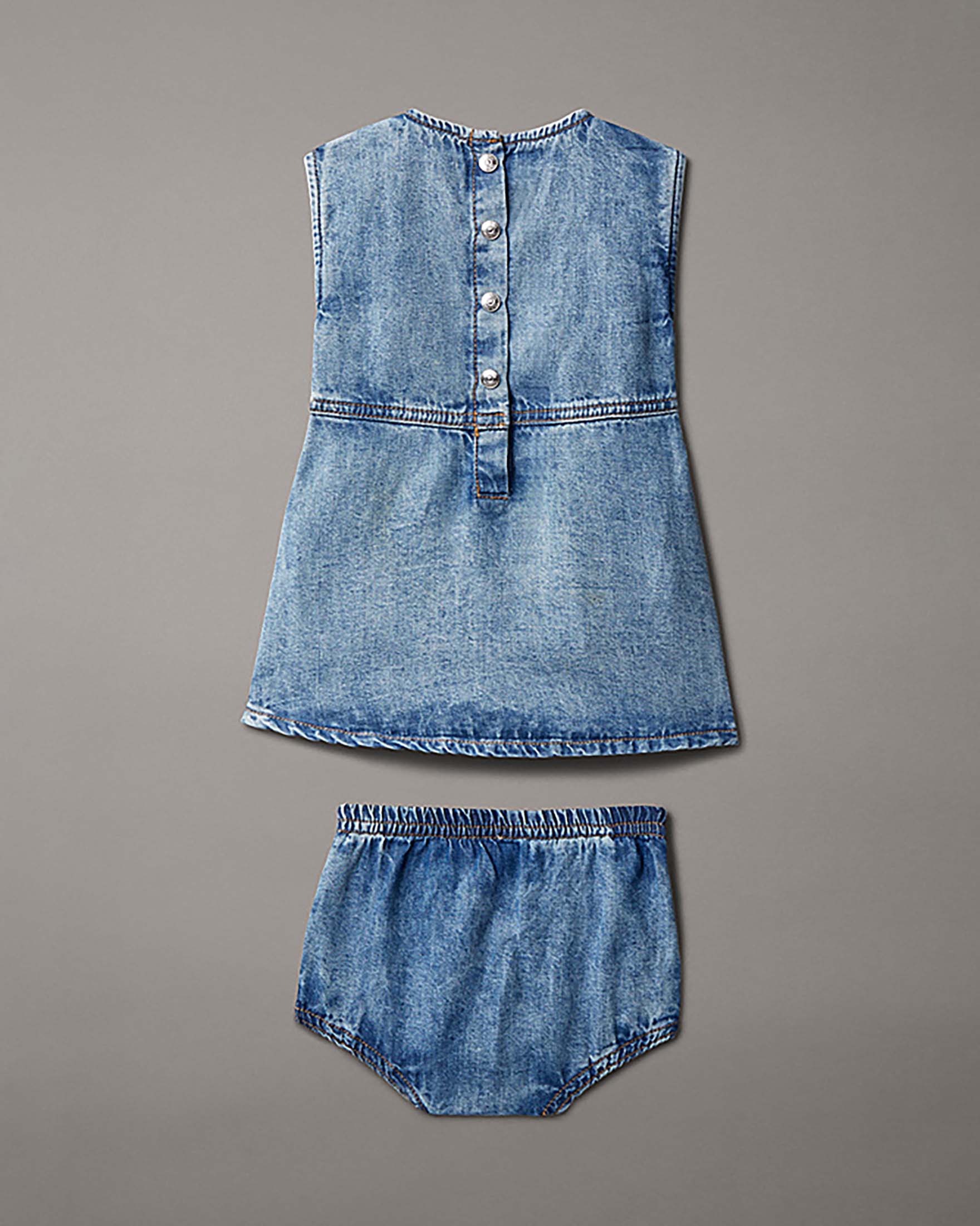 Abito in denim stone washed Calvin Klein con culotte image