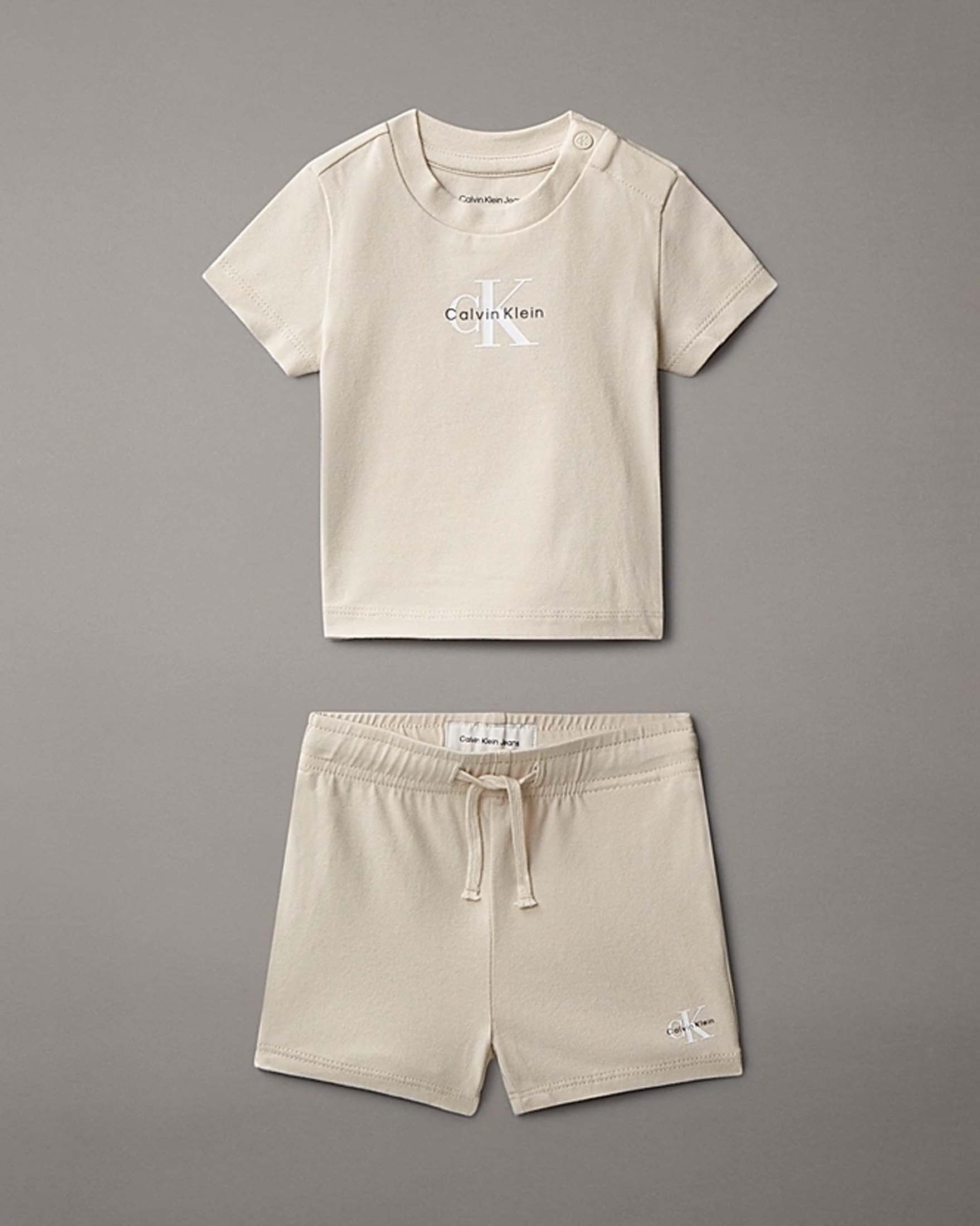 Completo beige t-shirt e bermuda in cotone stretch con logo bianco