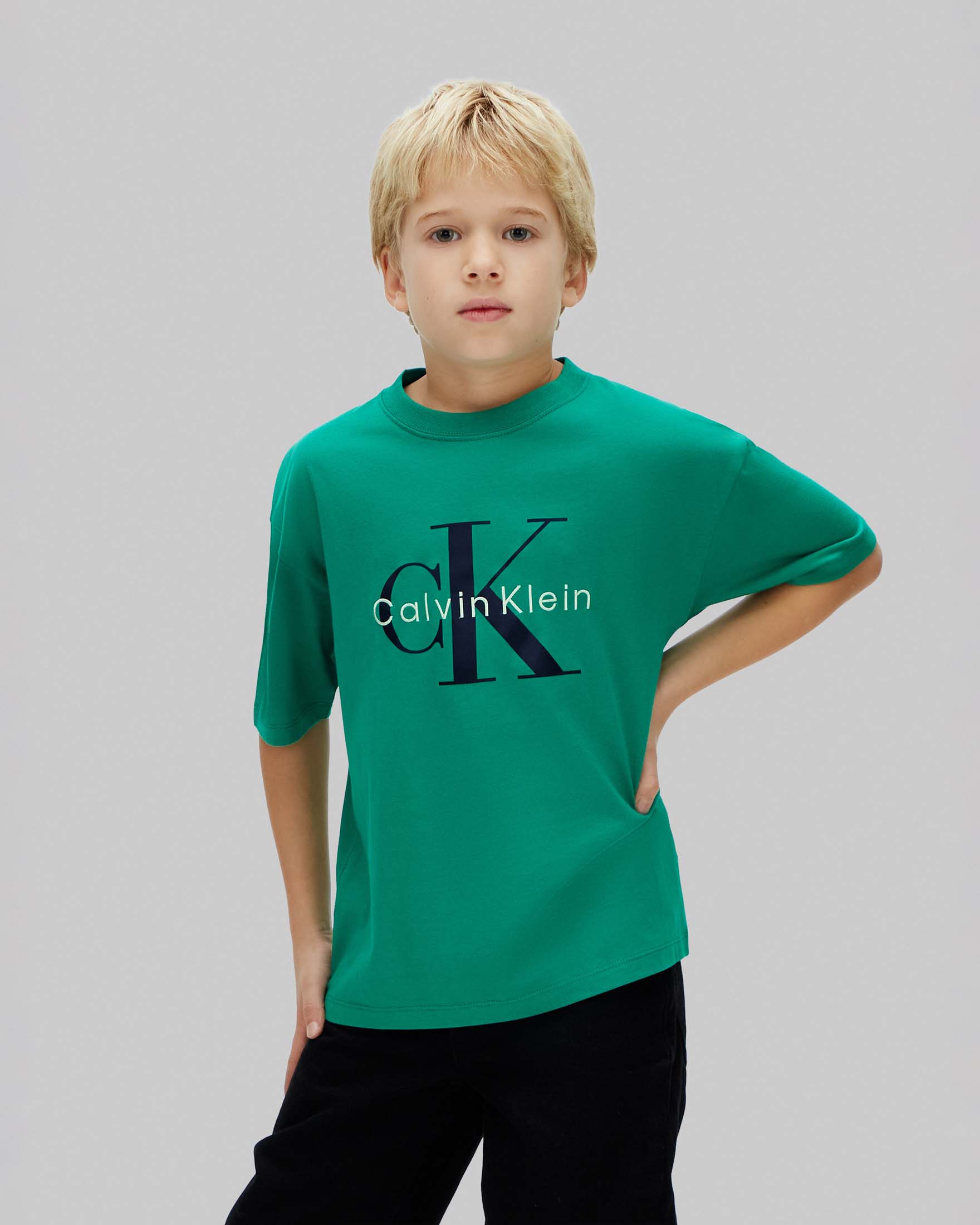 T-shirt Calvin Klein verde in cotone a maniche corte con logo bianco e nero