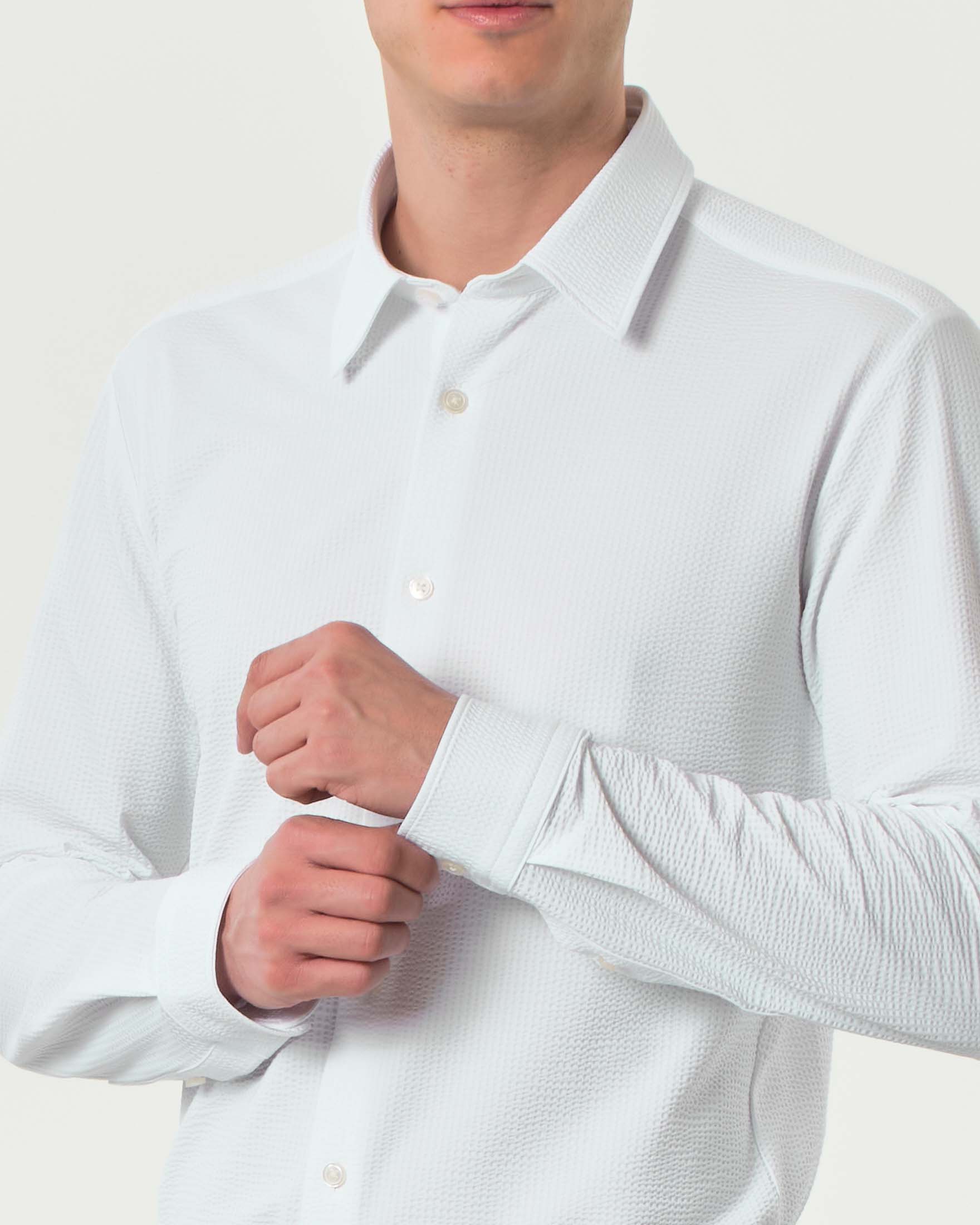 Camicia bianca Roan slim fit in tessuto tecnico seersucker stretch con colletto Kent image