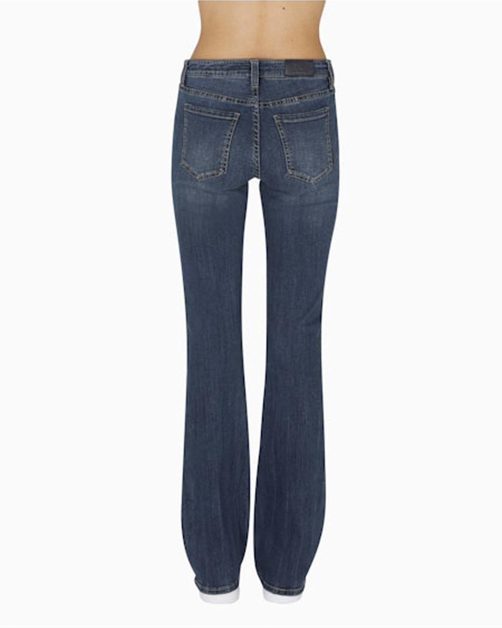 Jeans a zampa Armani Exchange lavaggio medio in misto cotone con logo ricamato image