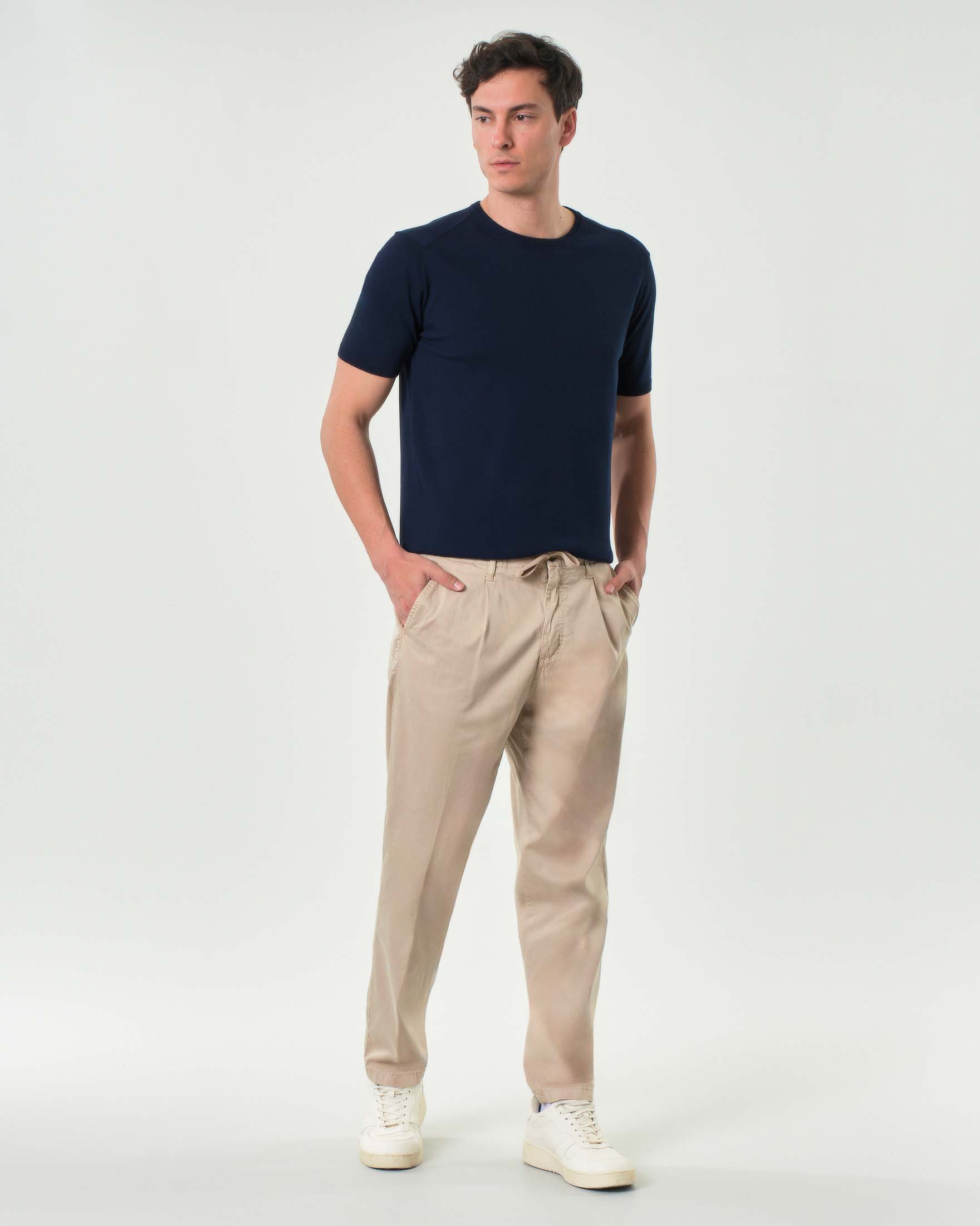 Pantalaccio carrot-fit Paul Baker beige in misto modal e cotone stretch
