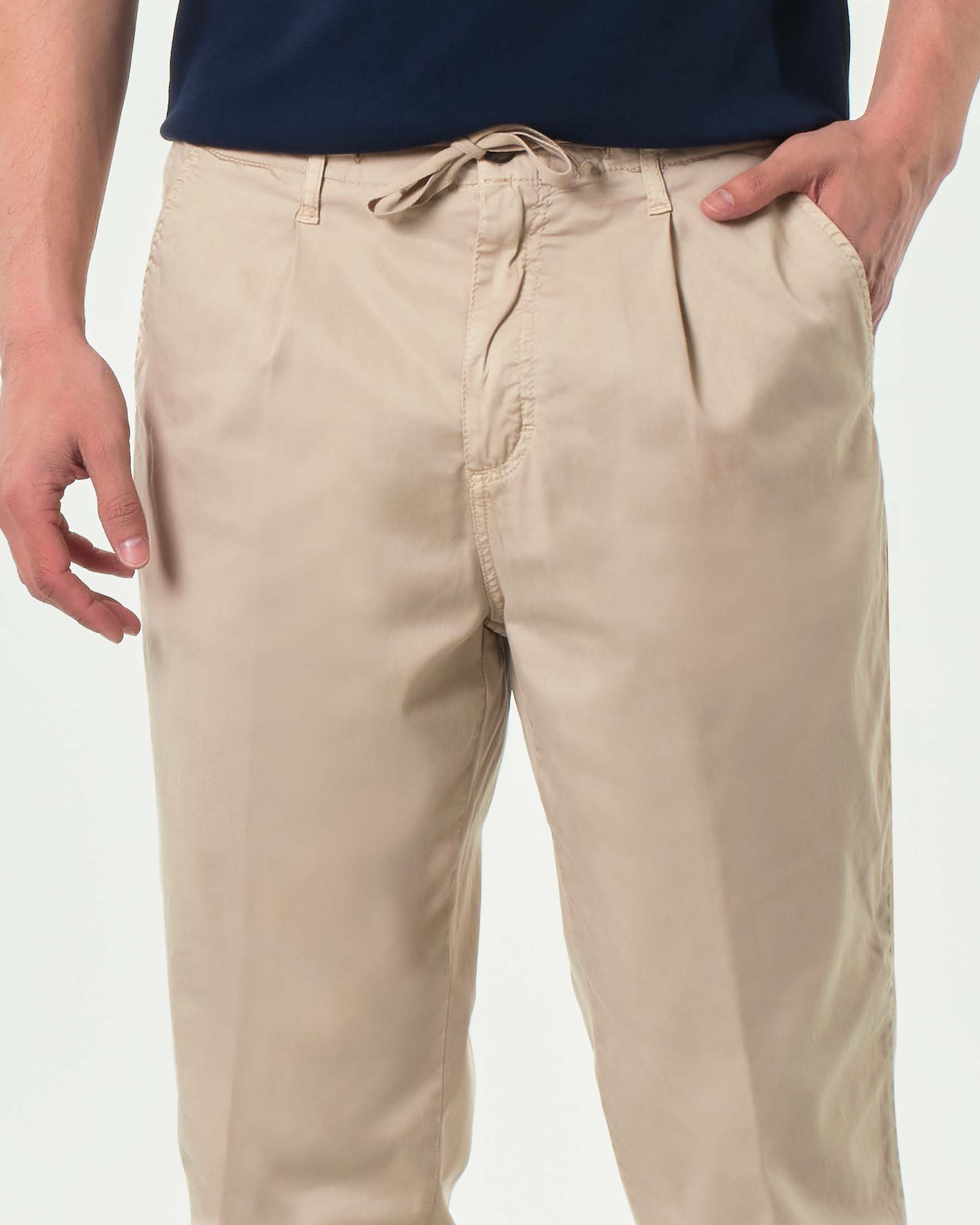 Pantalaccio carrot-fit Paul Baker beige in misto modal e cotone stretch image