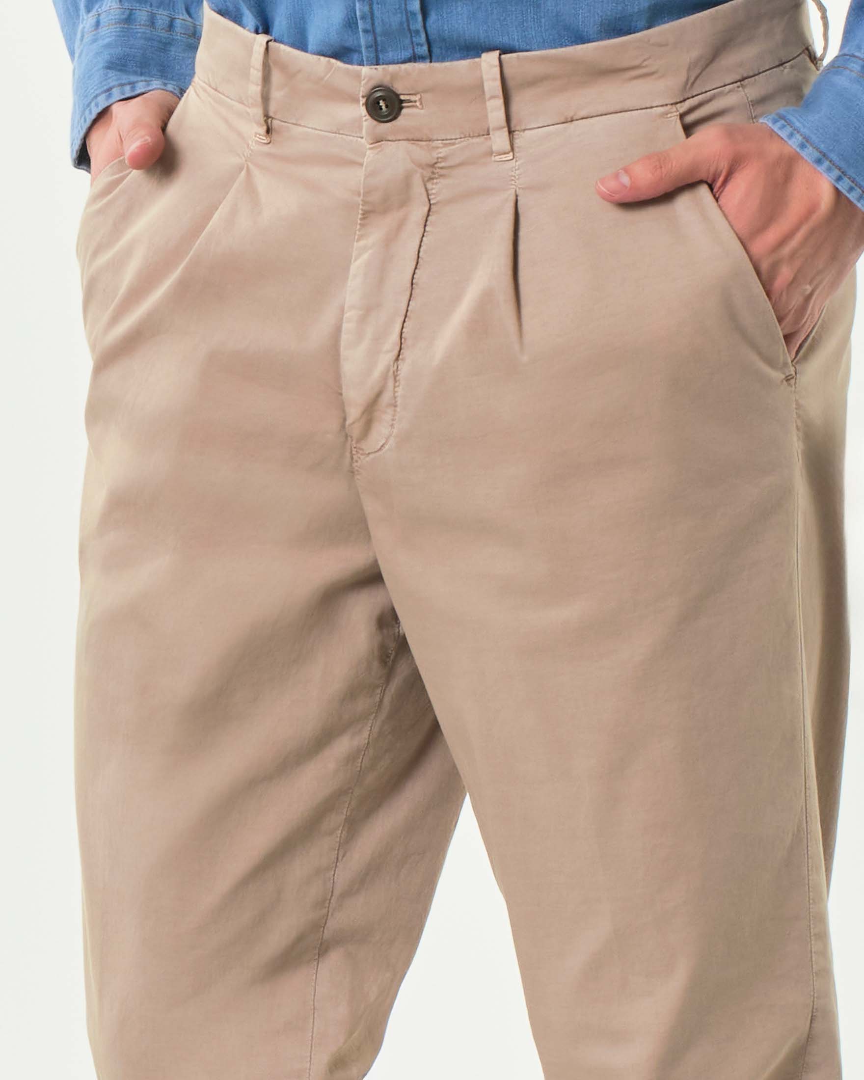 Pantalone relaxed-fit Mason's beige in leggera gabardina di cotone stretch con una pinces image