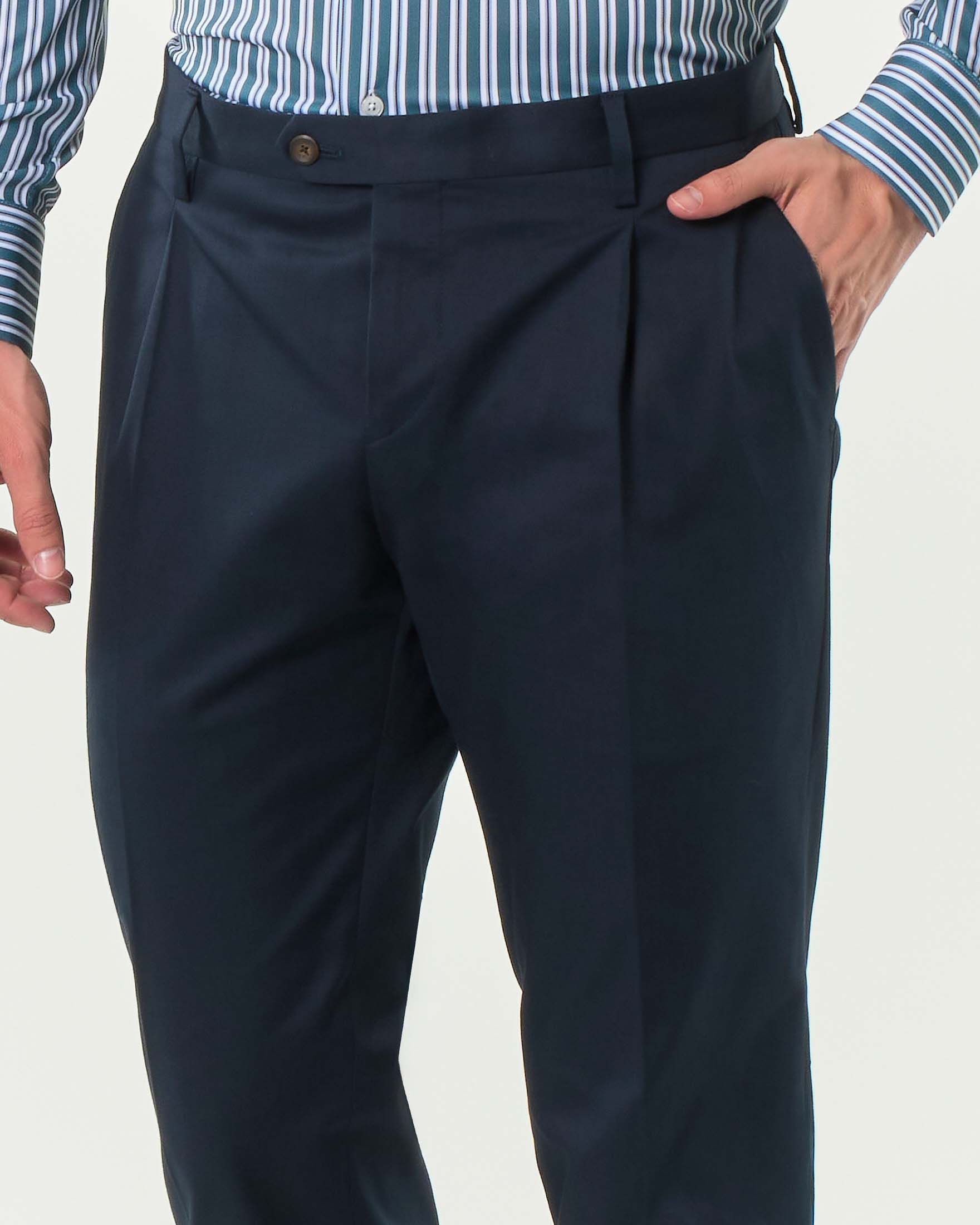 Pantaloni chino Rodolfo Pellizzari blu in gabardina tinto pezza stretch con pinces in vita image