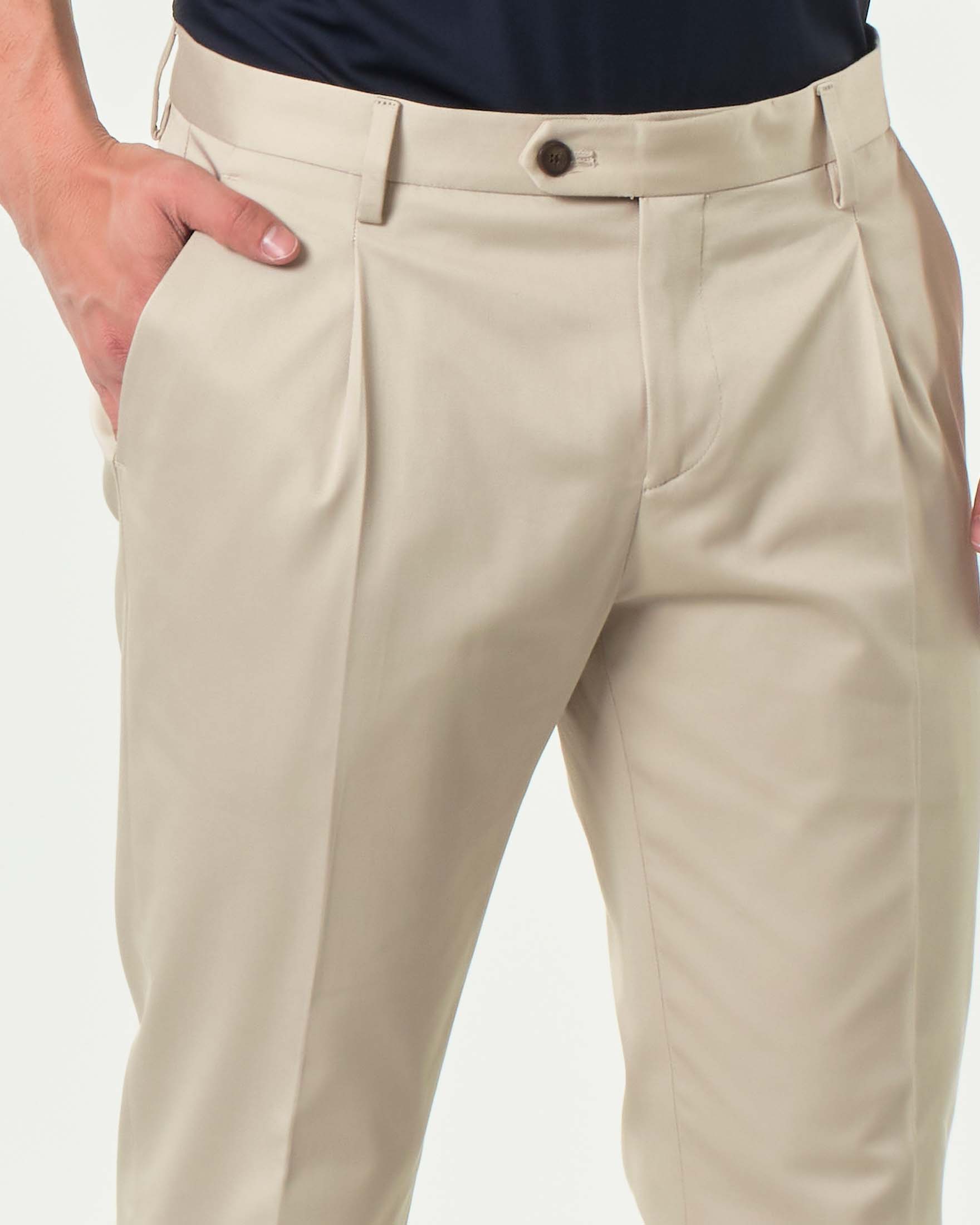 Pantaloni chino Rodolfo Pellizzari beige in gabardina tinto pezza stretch con pinces in vita image