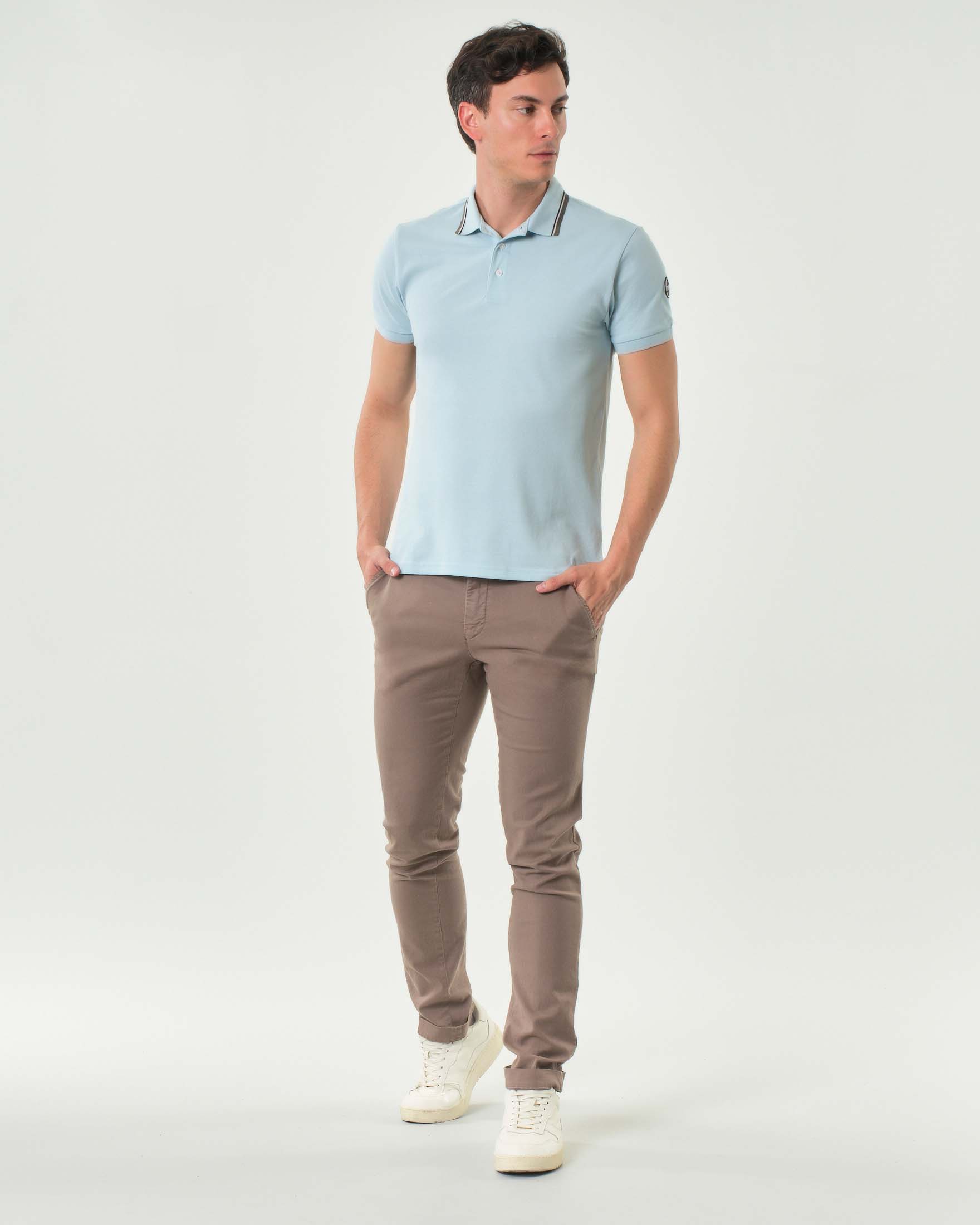 Pantalone chino Powell Levanto fango in twill di cotone e lyocell stretch