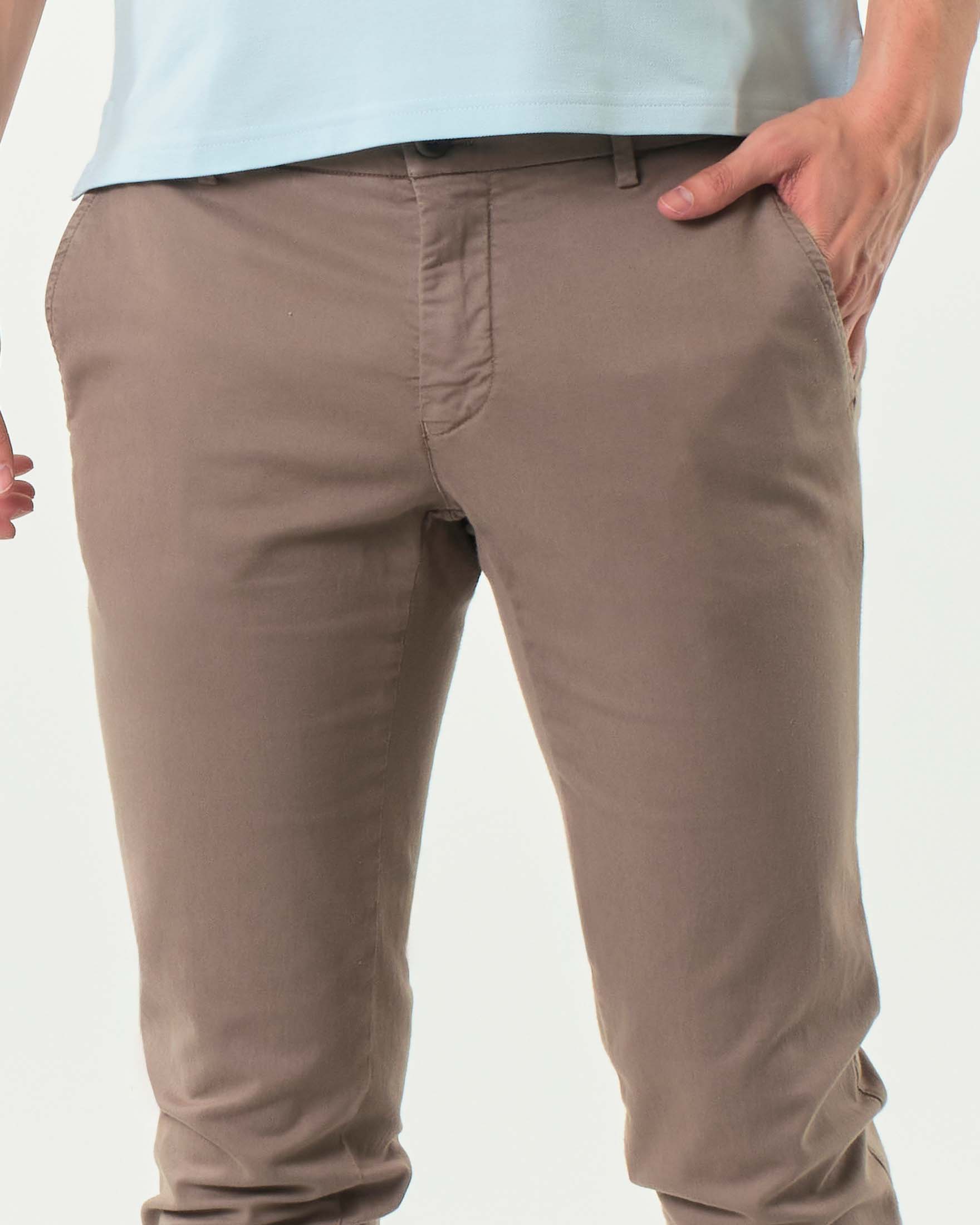Pantalone chino Powell Levanto fango in twill di cotone e lyocell stretch image