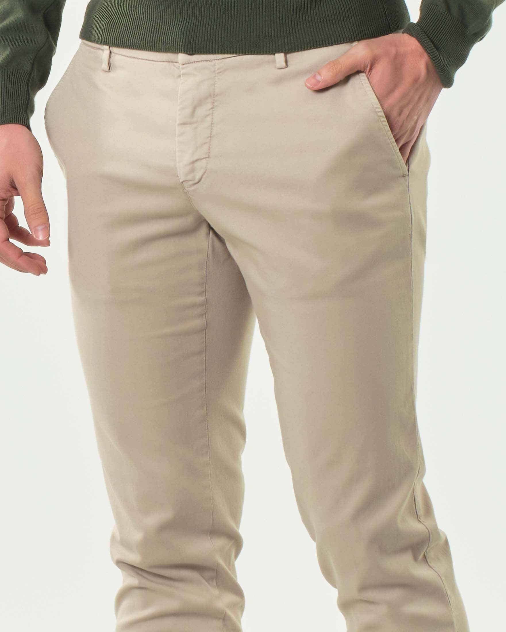 Pantalone chino Powell Levanto sabbia in twill di cotone e lyocell stretch image