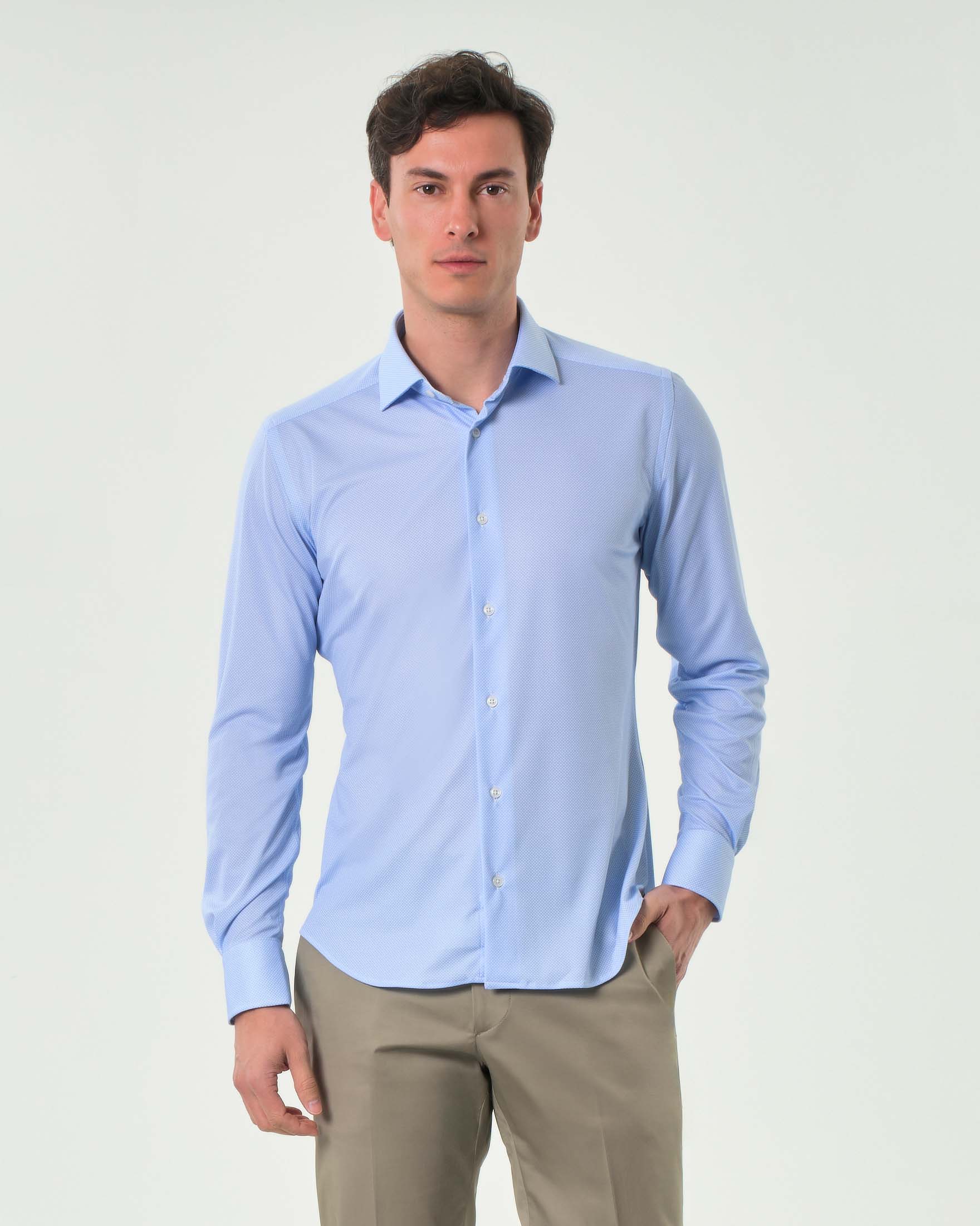 Camicia azzurra in tessuto tecnico stretch micro armatura