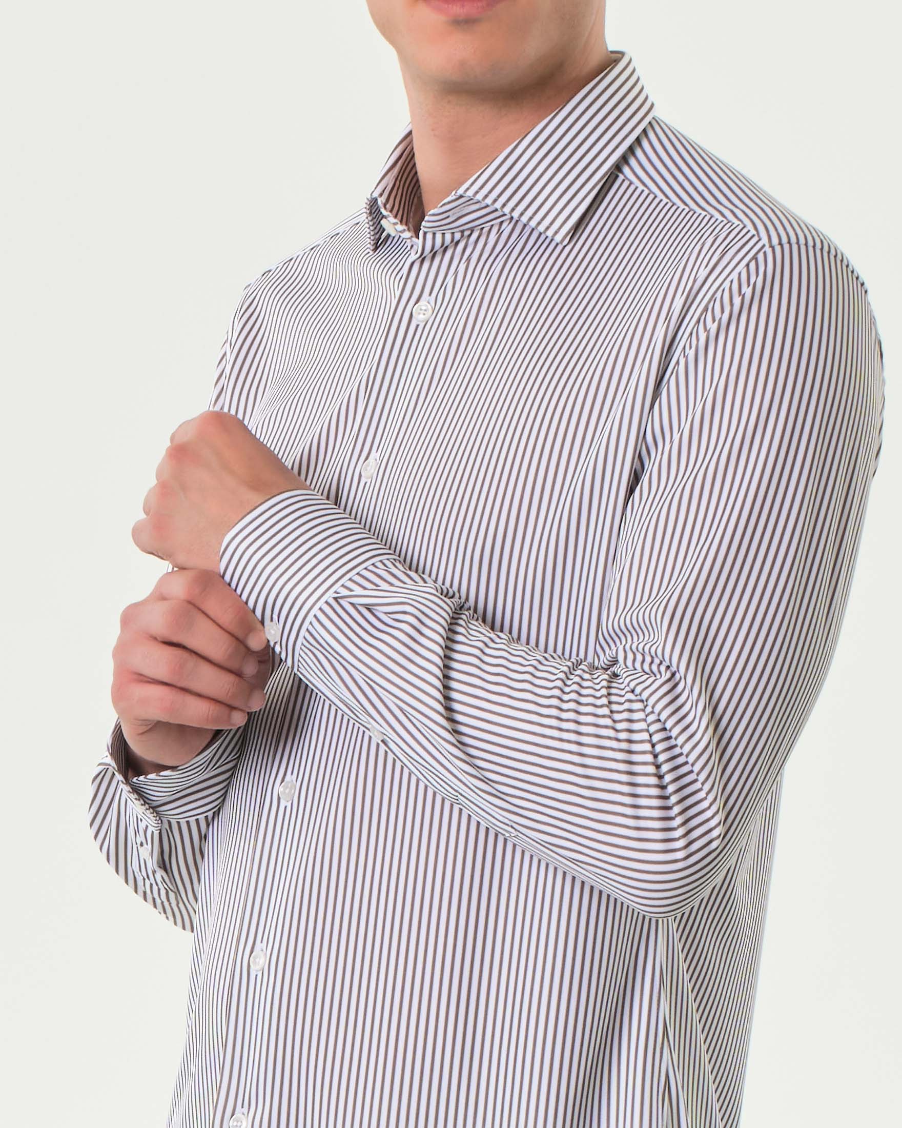Camicia bastoncino bianco e marrone in tessuto tecnico stretch image