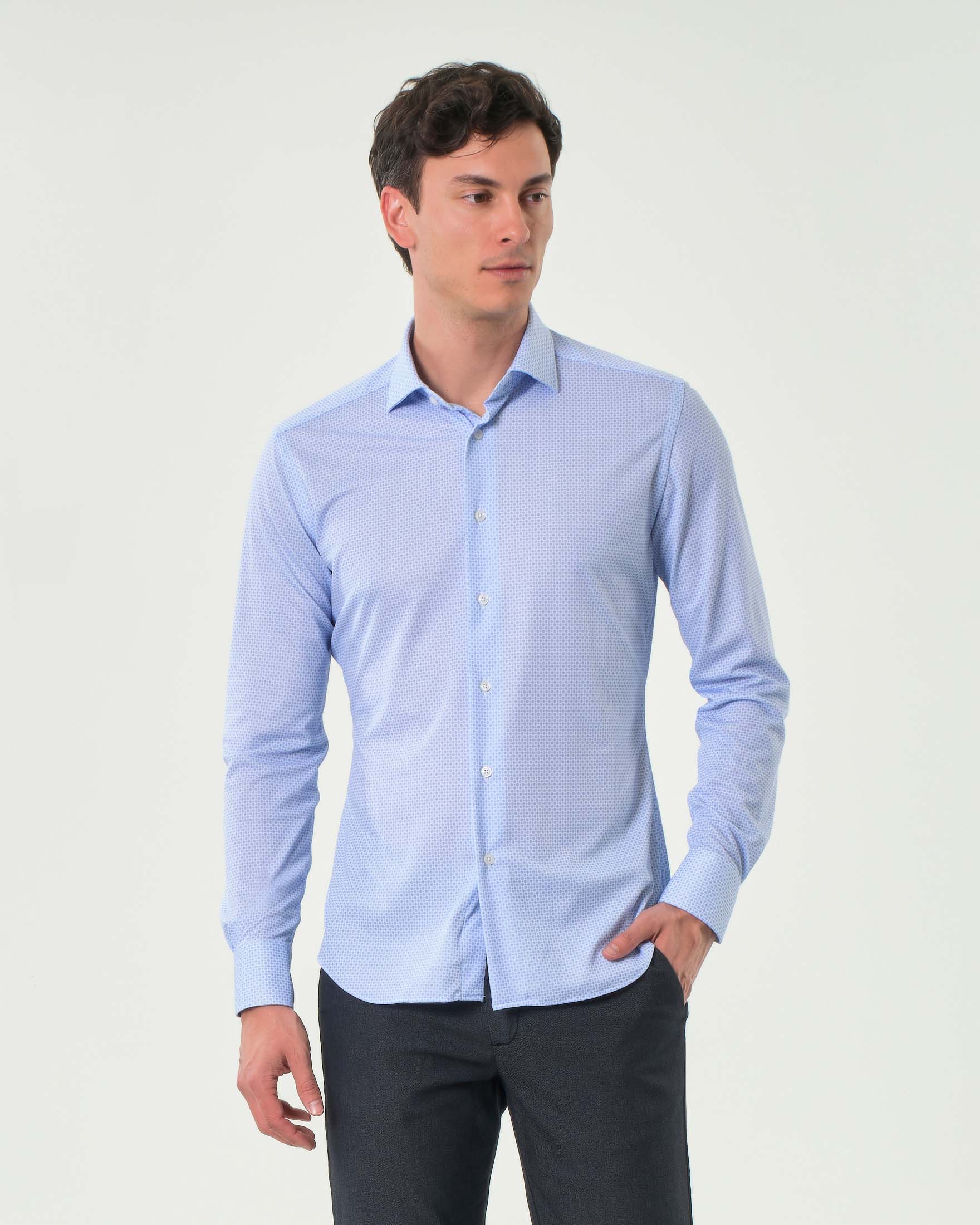 Camicia azzurra in tessuto tecnico stretch micro disegno