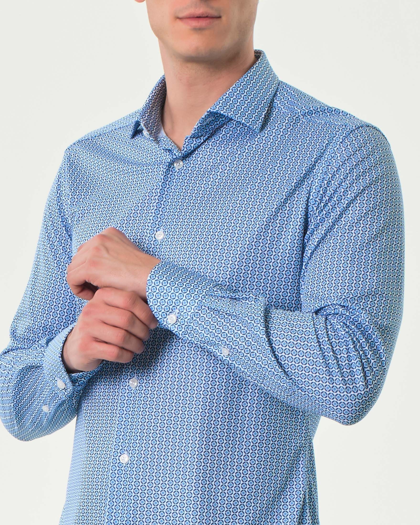 Camicia celeste in tessuto tecnico stretch micro disegno image