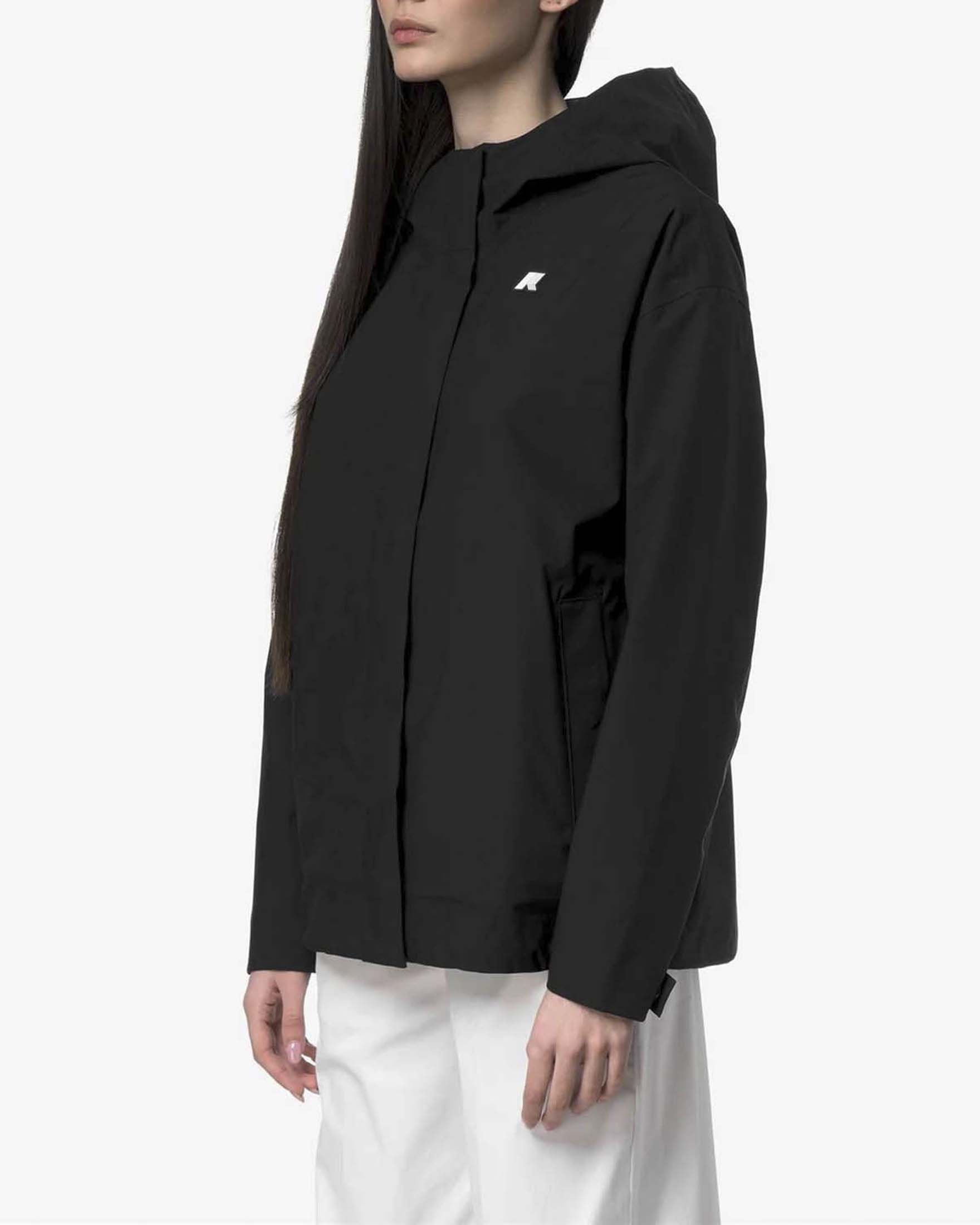 Giacca corta impermeabile Rose Stretch 2L K-Way nera con cloulisse e chiusura a zip con patta image