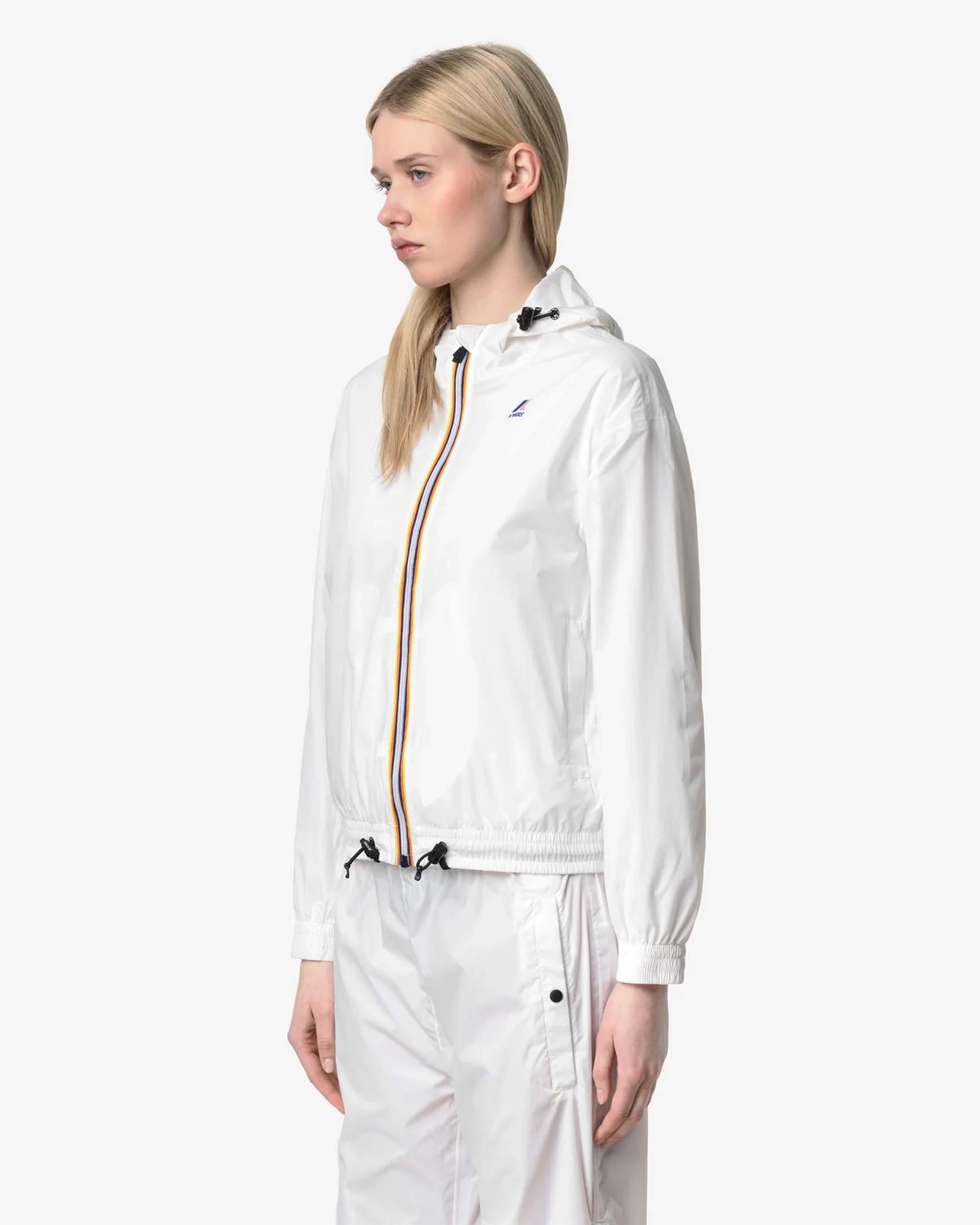 Giacca corta impermeabile K-Way Anny bianca con cappuccio e chiusura zip con coulisse sul fondo image