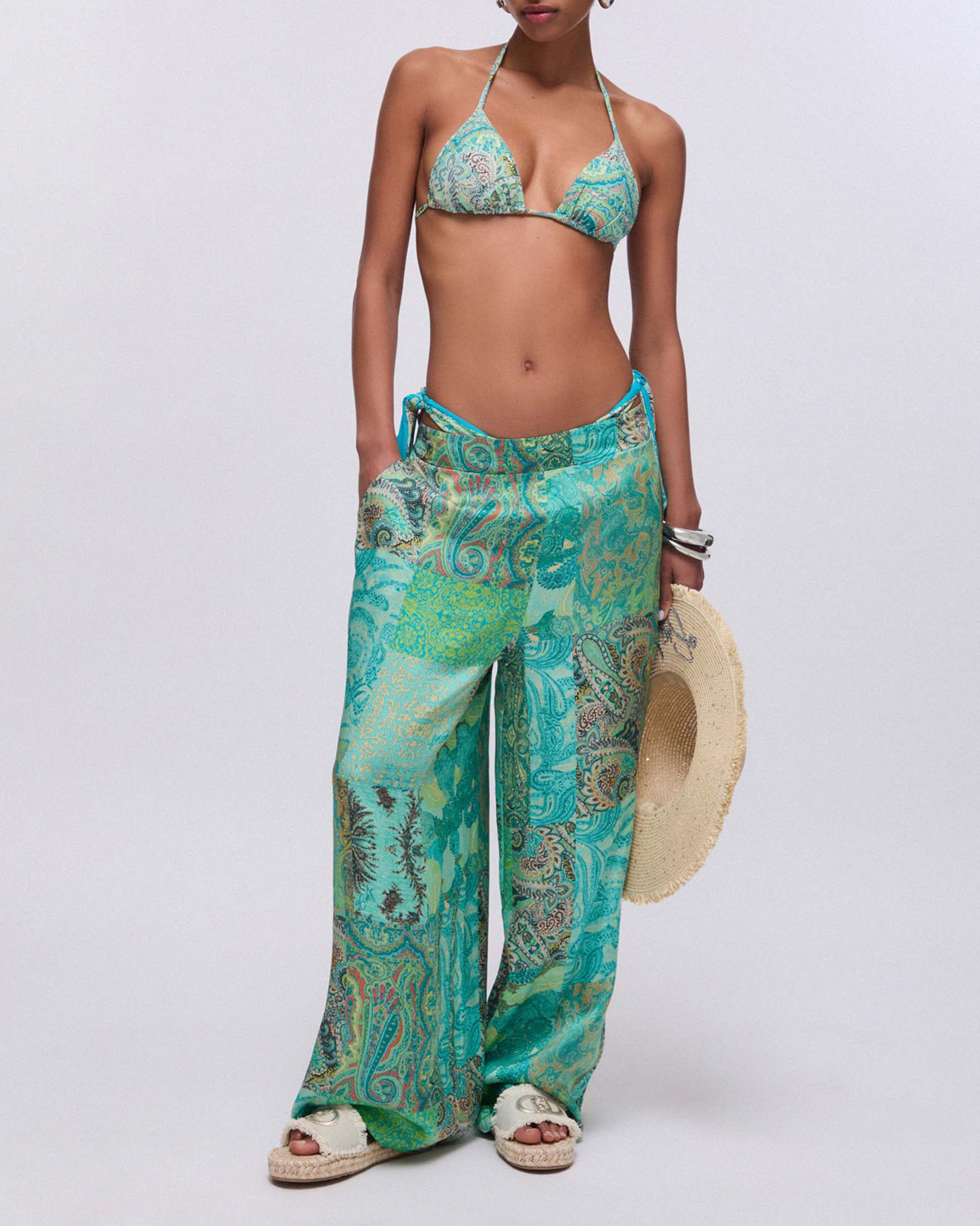 Bikini a due pezzi Liu Jo verde acqua a stampa floreale con reggiseno a triangolo e dettagli strass