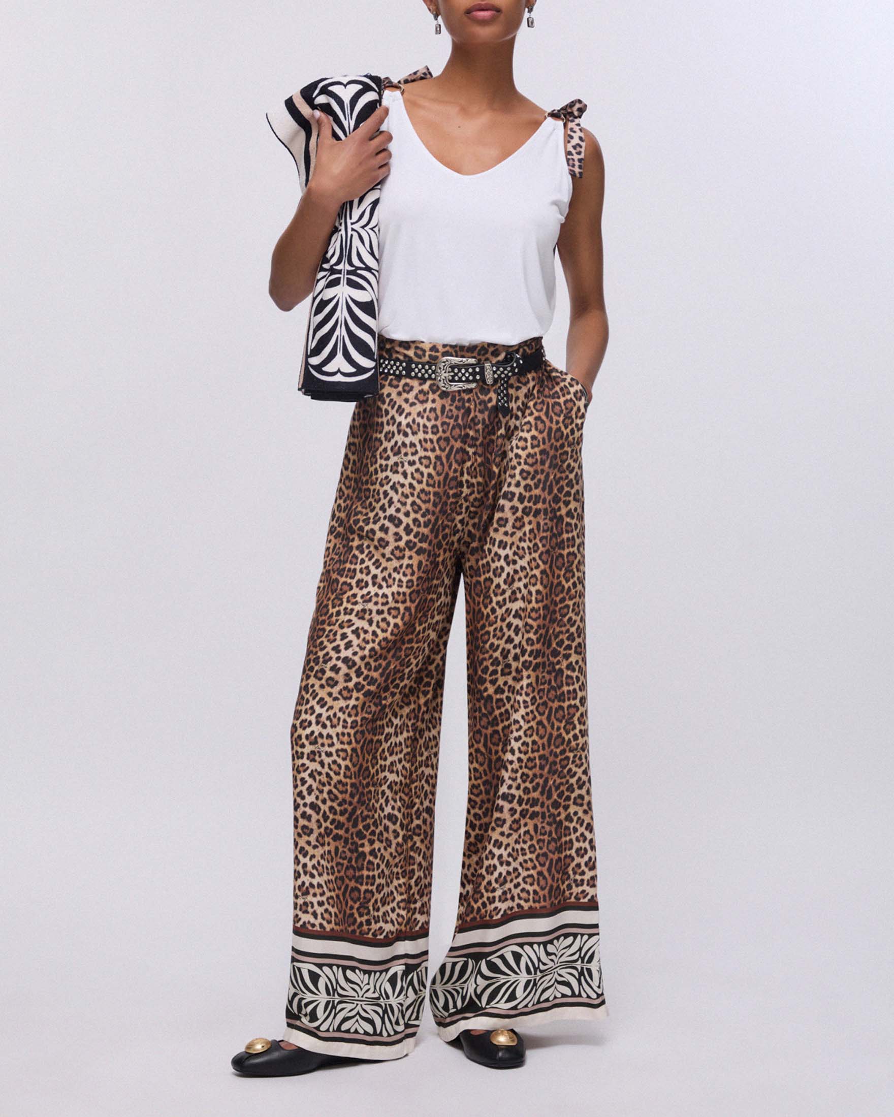 Pantaloni a palazzo Liu Jo in viscosa a stampa animalier con vita elasticizzata e fondo a contrasto