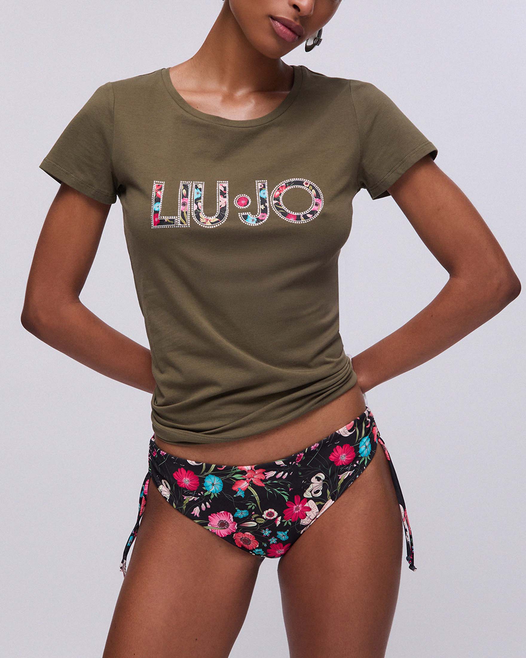 T-shirt girocollo slim a maniche corte Liu Jo verde militare con stampa a fiori e strass applicati image