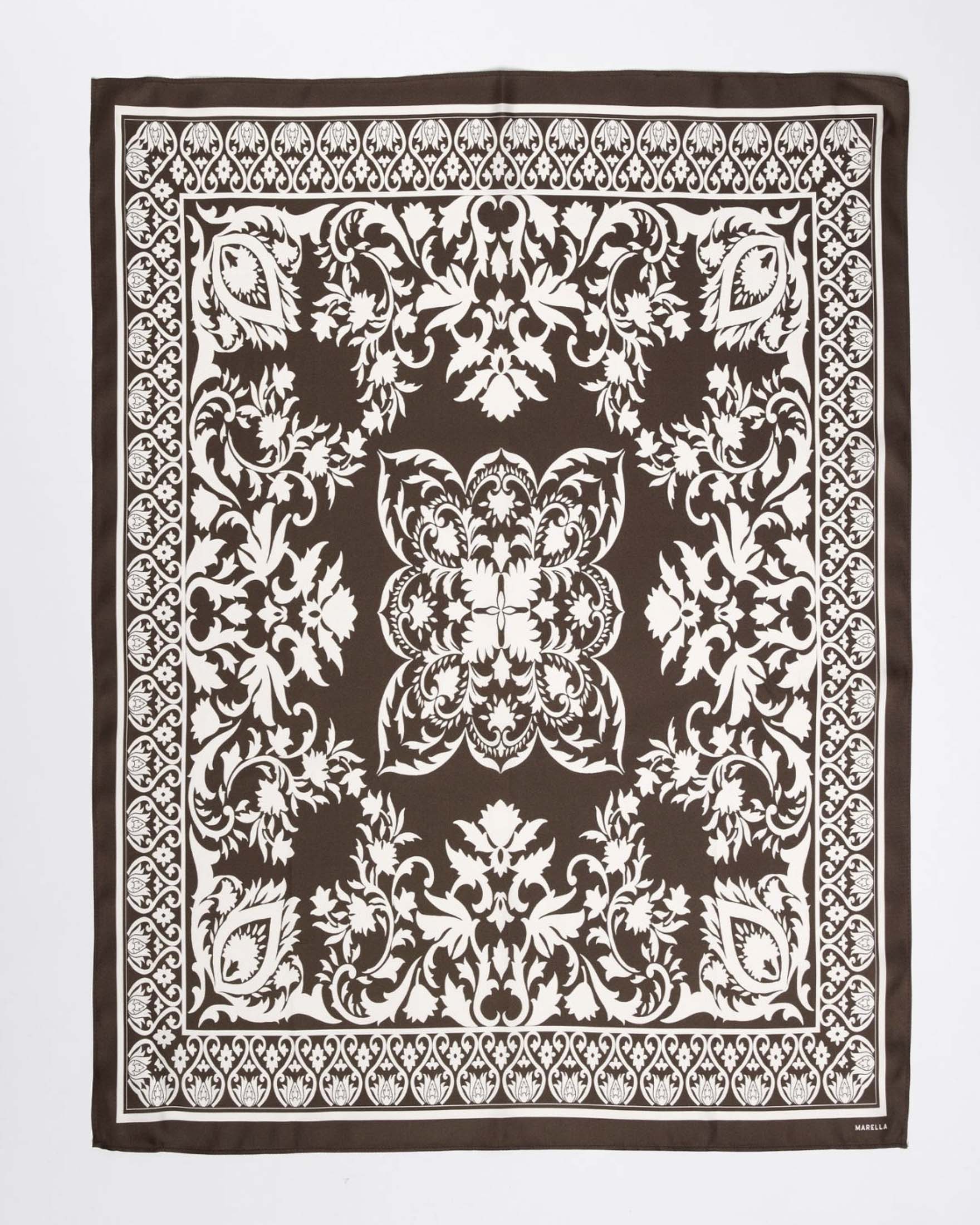 Foulard Marella in twill di pura seta marrone con stampa floreale a contrasto e logo sul bordo