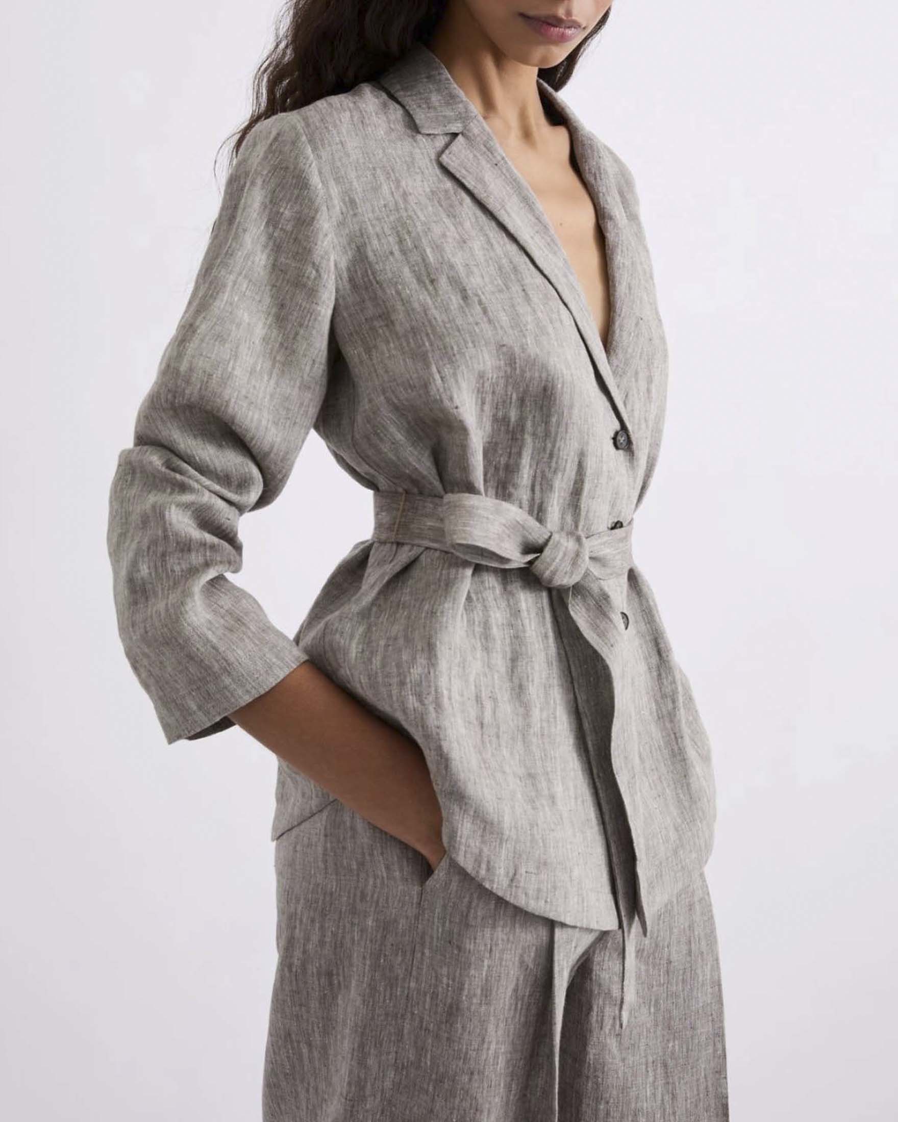 Giacca camicia Marella marrone in chambray di lino con cintura in vita