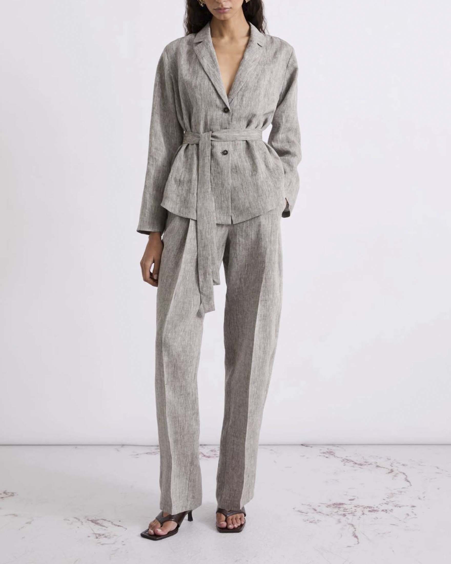 Giacca camicia Marella marrone in chambray di lino con cintura in vita image