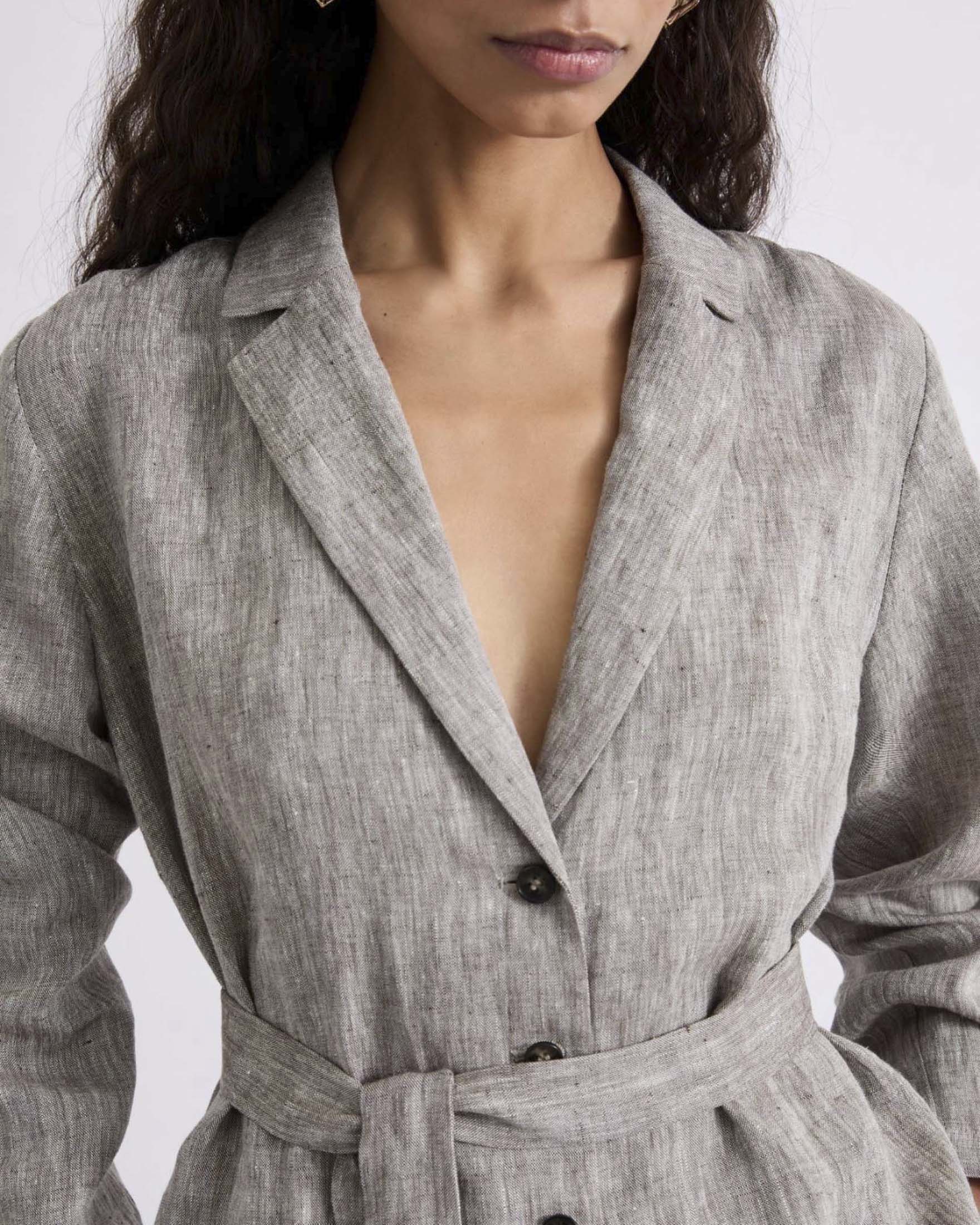 Giacca camicia Marella marrone in chambray di lino con cintura in vita