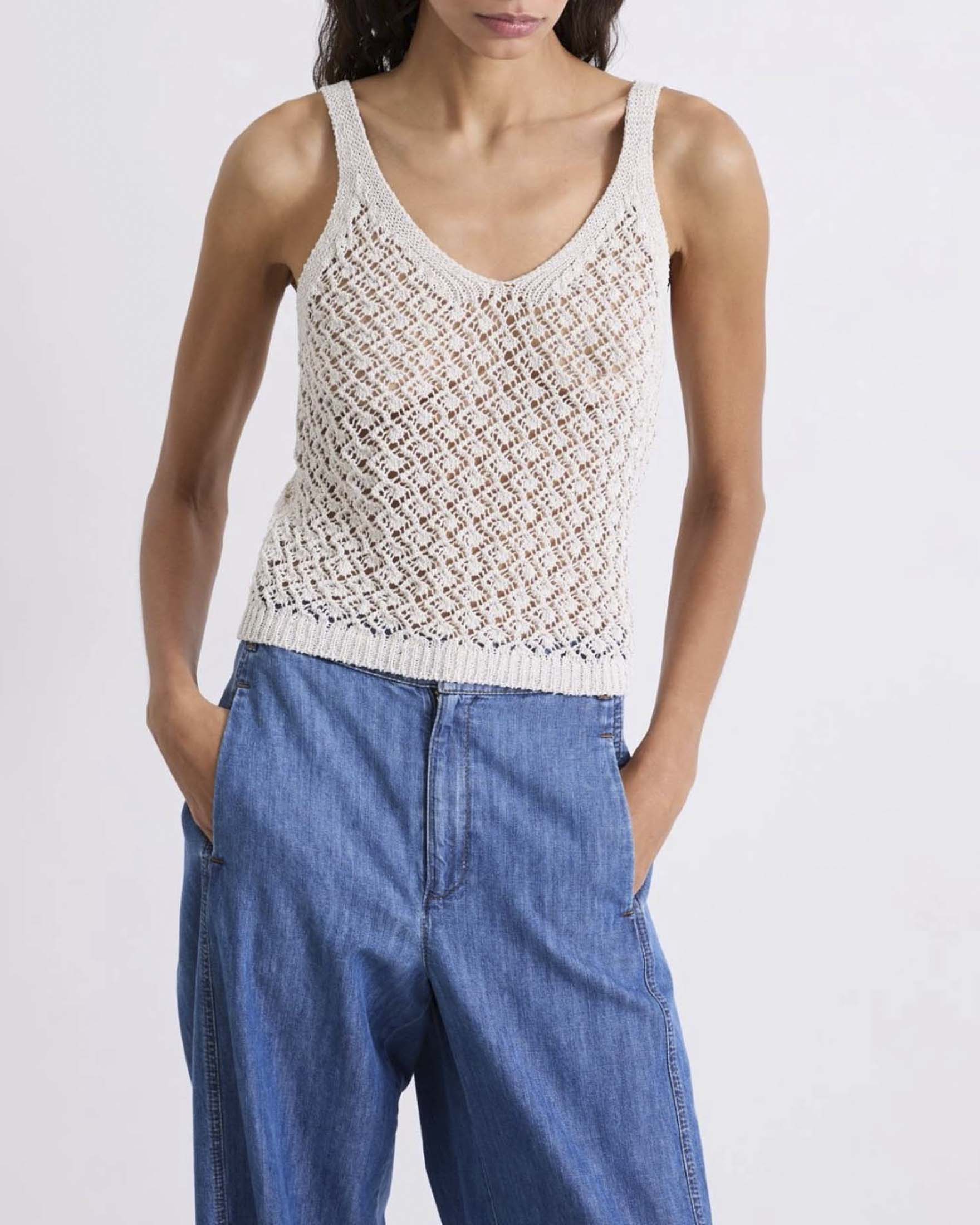 Top scollo a V Marella color sabbia in cordonetto di cotone e lurex effetto crochet