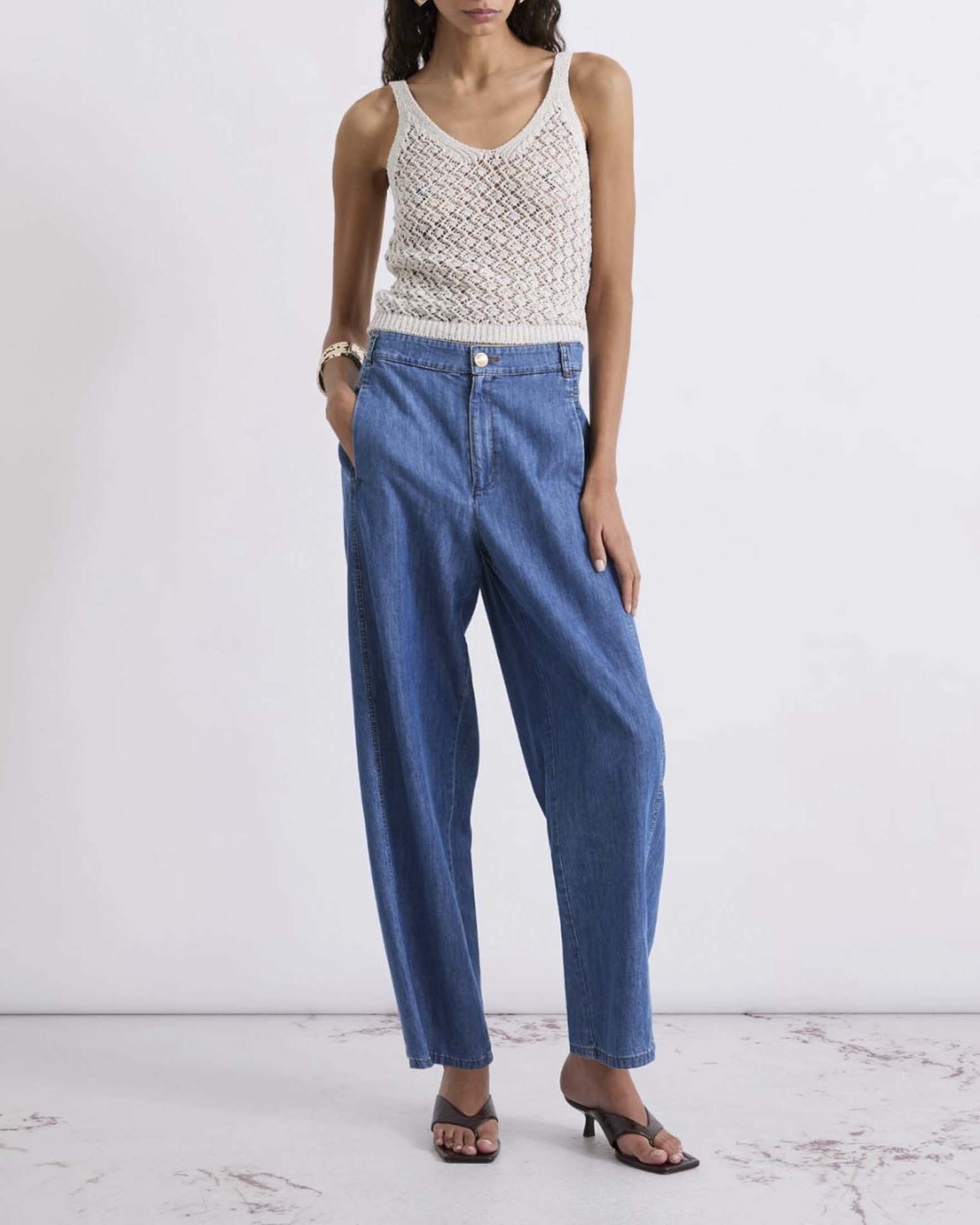Top scollo a V Marella color sabbia in cordonetto di cotone e lurex effetto crochet image