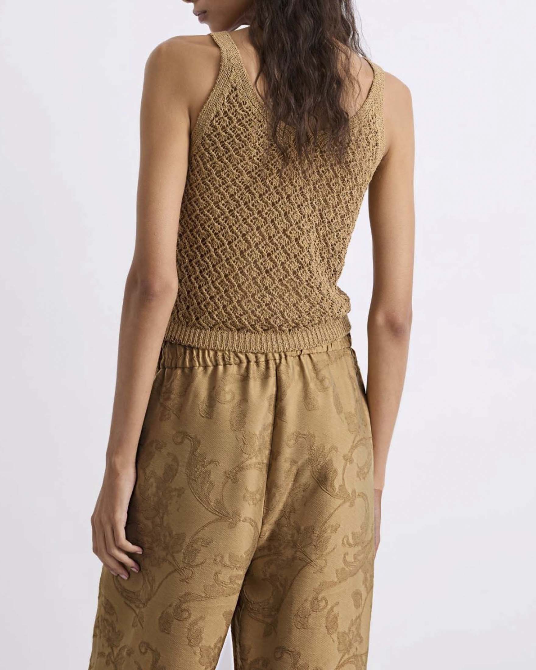 Top scollo a V Marella color cuoio in cordonetto di cotone e lurex effetto crochet