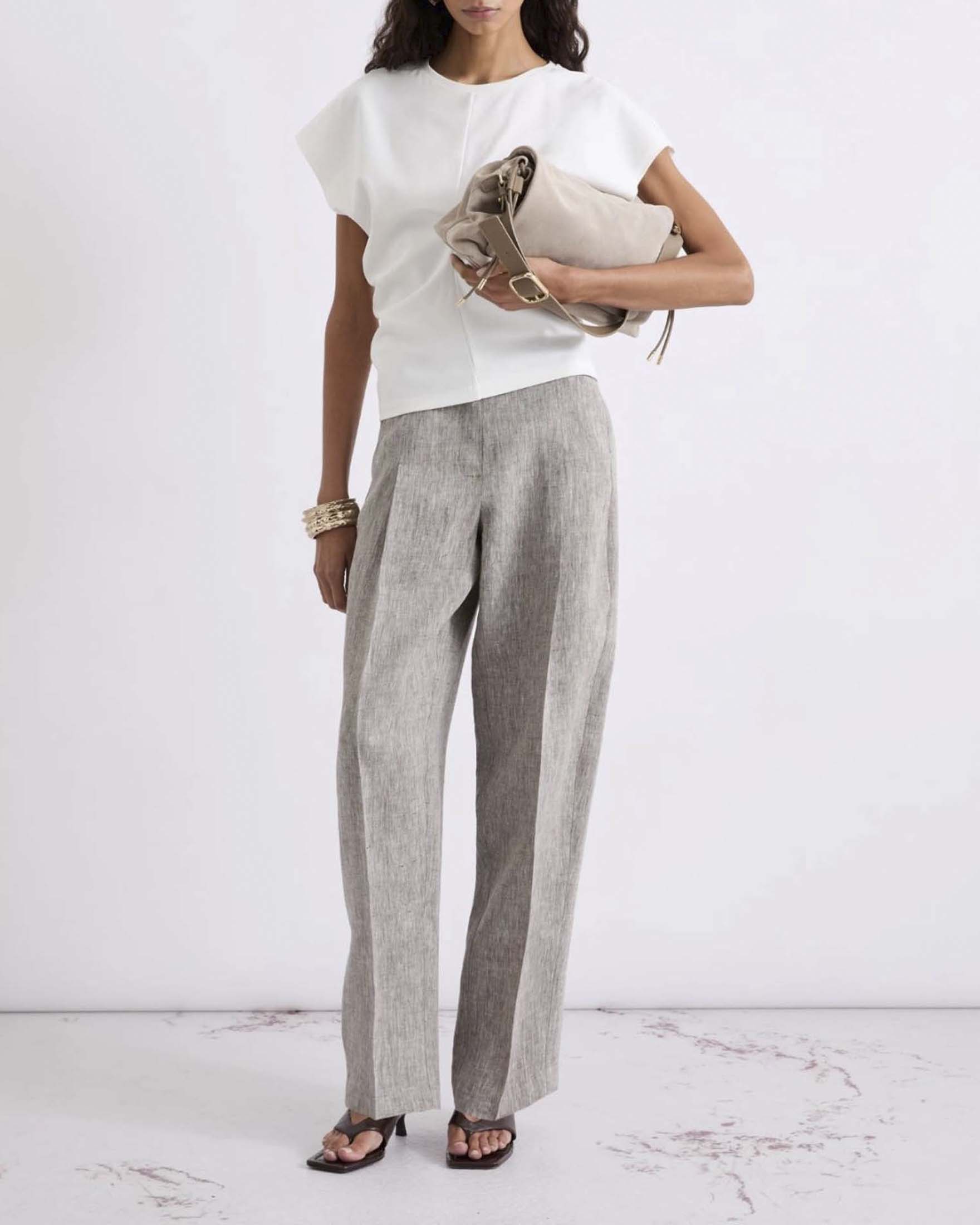 Pantaloni barrel Marella marroni in chambray di puro lino con piega stirata e tasche alla francese