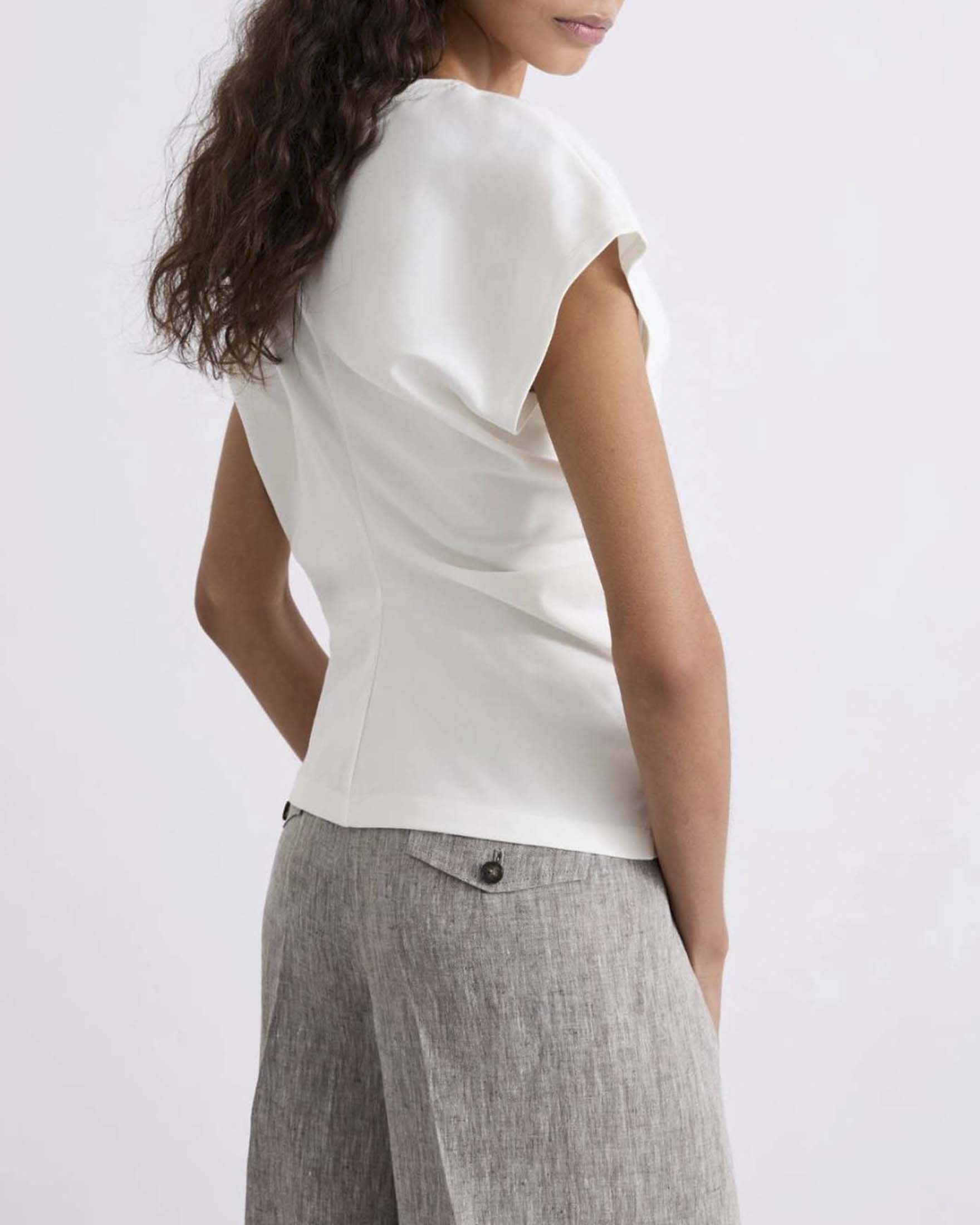 T-shirt in jersey punto Milano Marella bianca con maniche a kimono e drappeggio